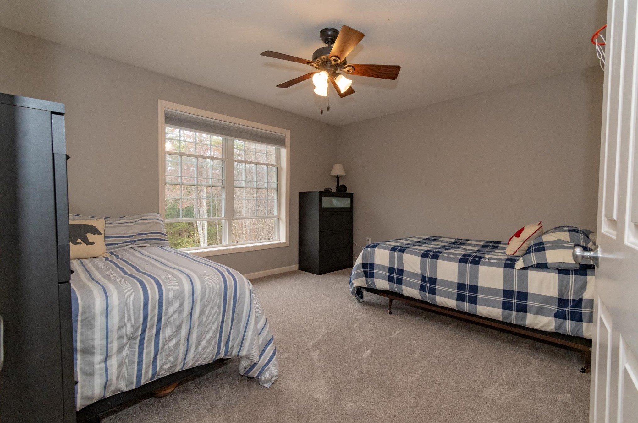 59 Lisa Dr, Goffstown NH  03045-2833 exterior