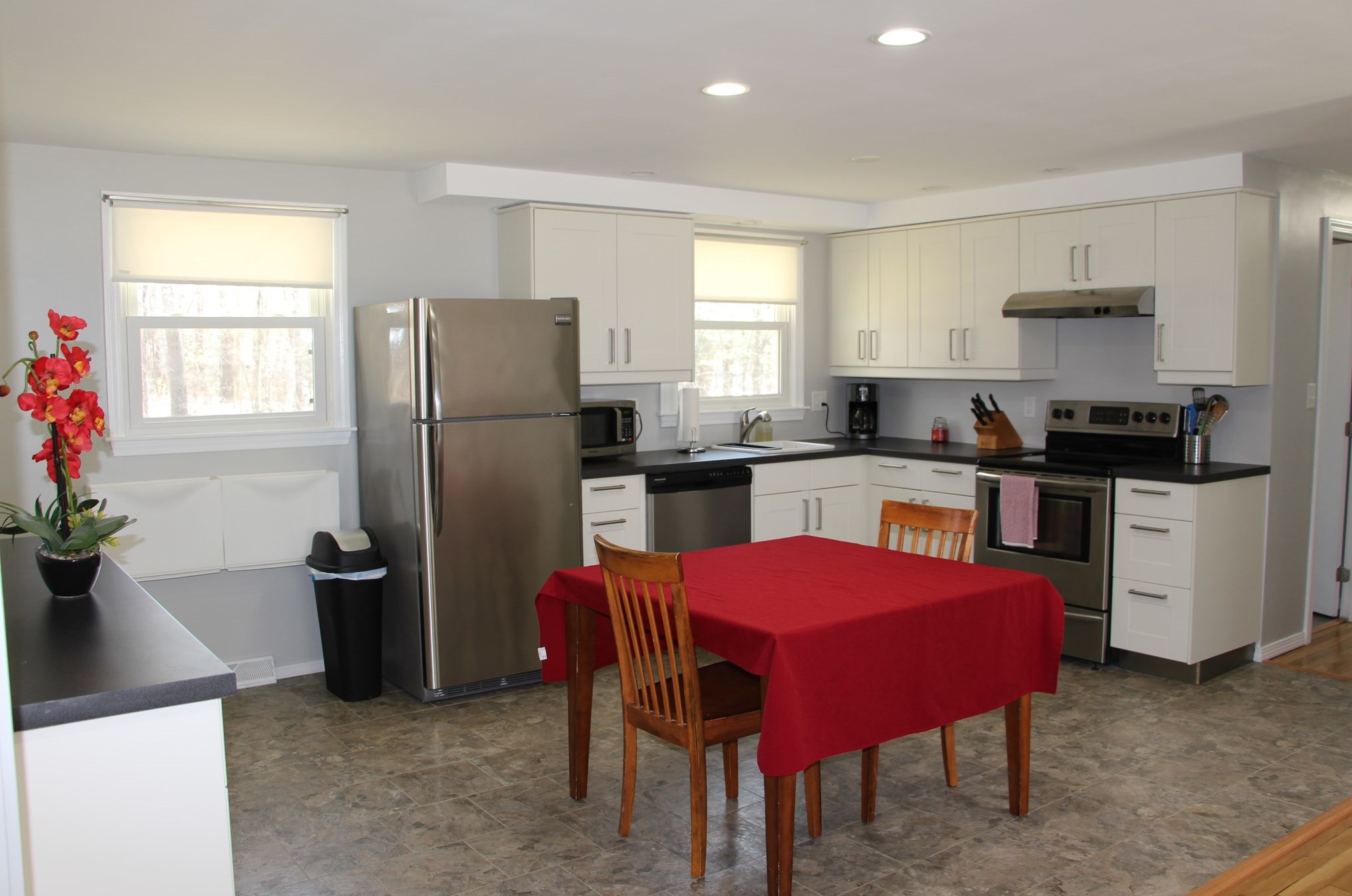 42 Country Club Ln, Merrimack NH  03054-2627 exterior