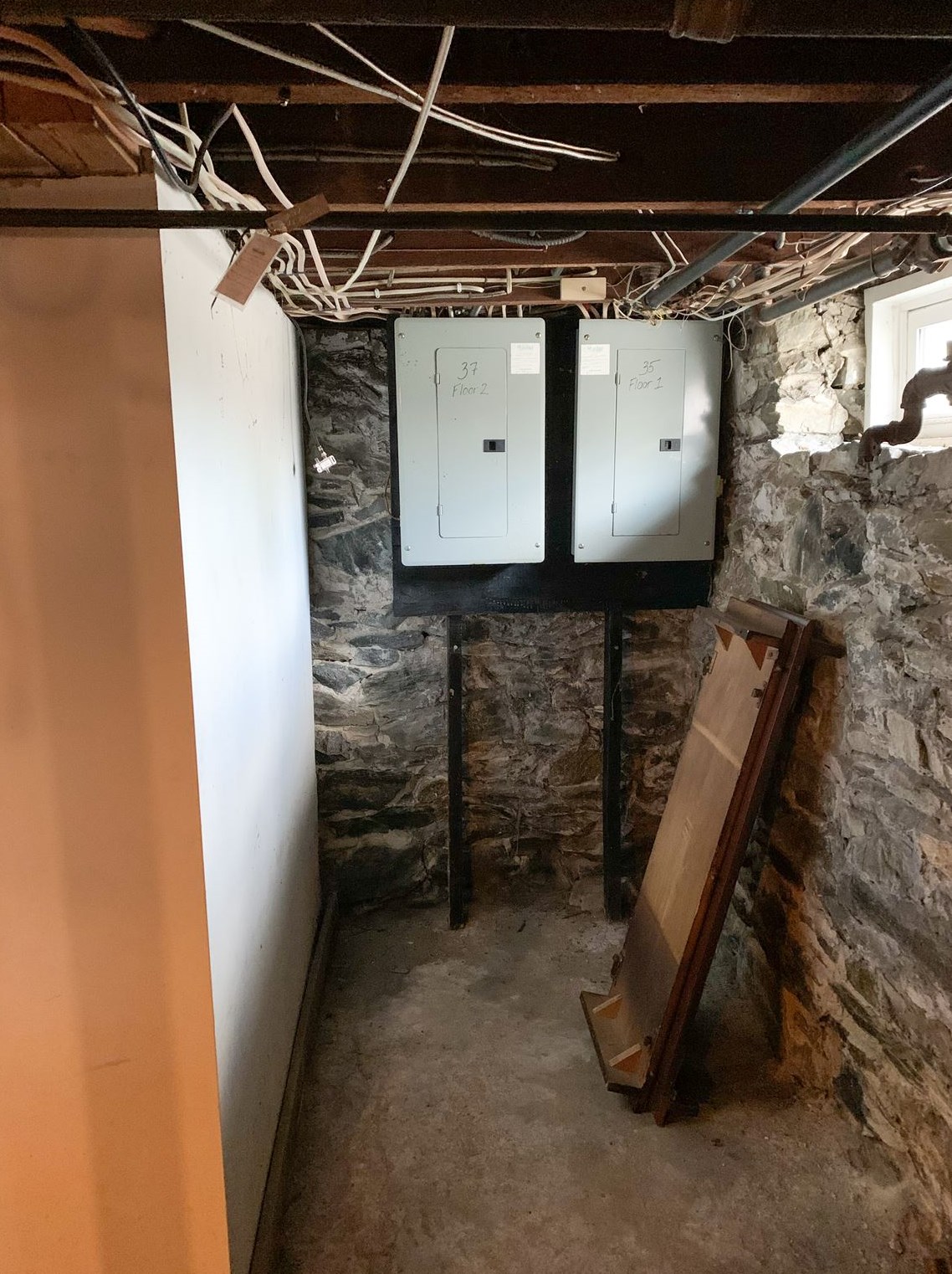 35 Boynton St, Lowell MA 01850-1216 exterior