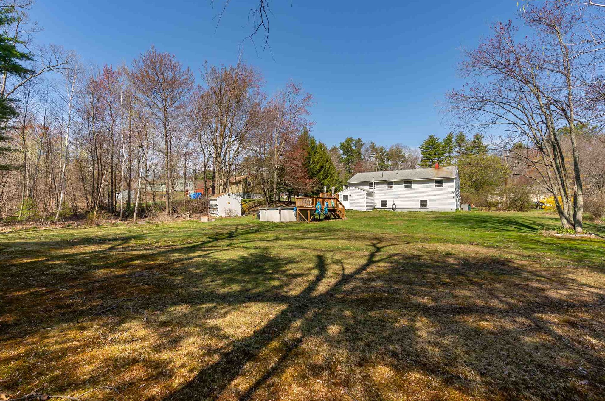 17 Greenfield Dr, Merrimack NH  03054-2621 exterior