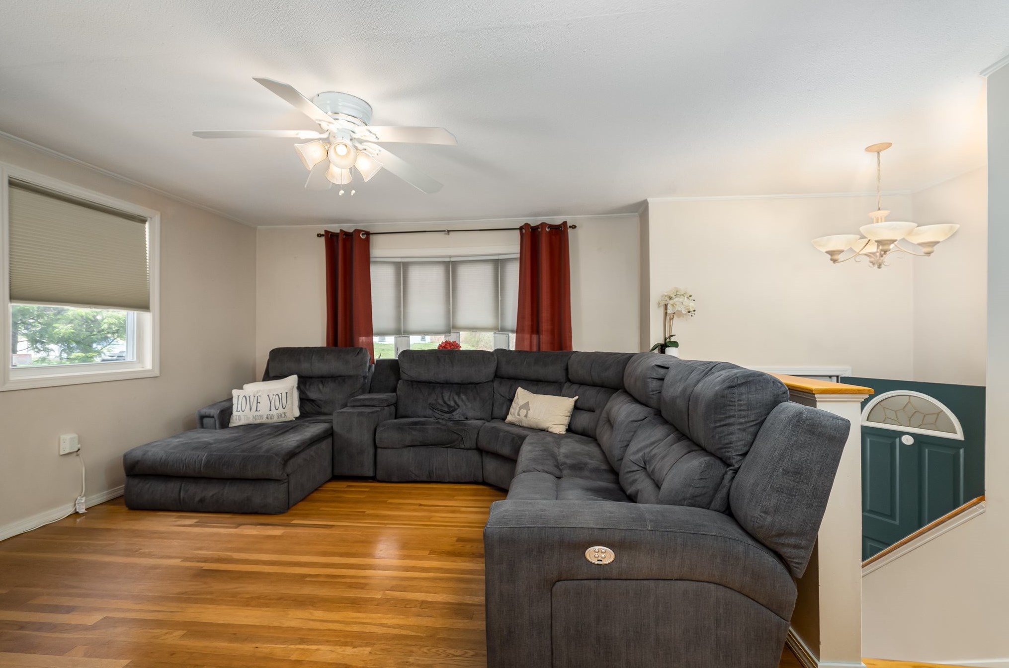 17 Greenfield Dr, Merrimack NH  03054-2621 exterior