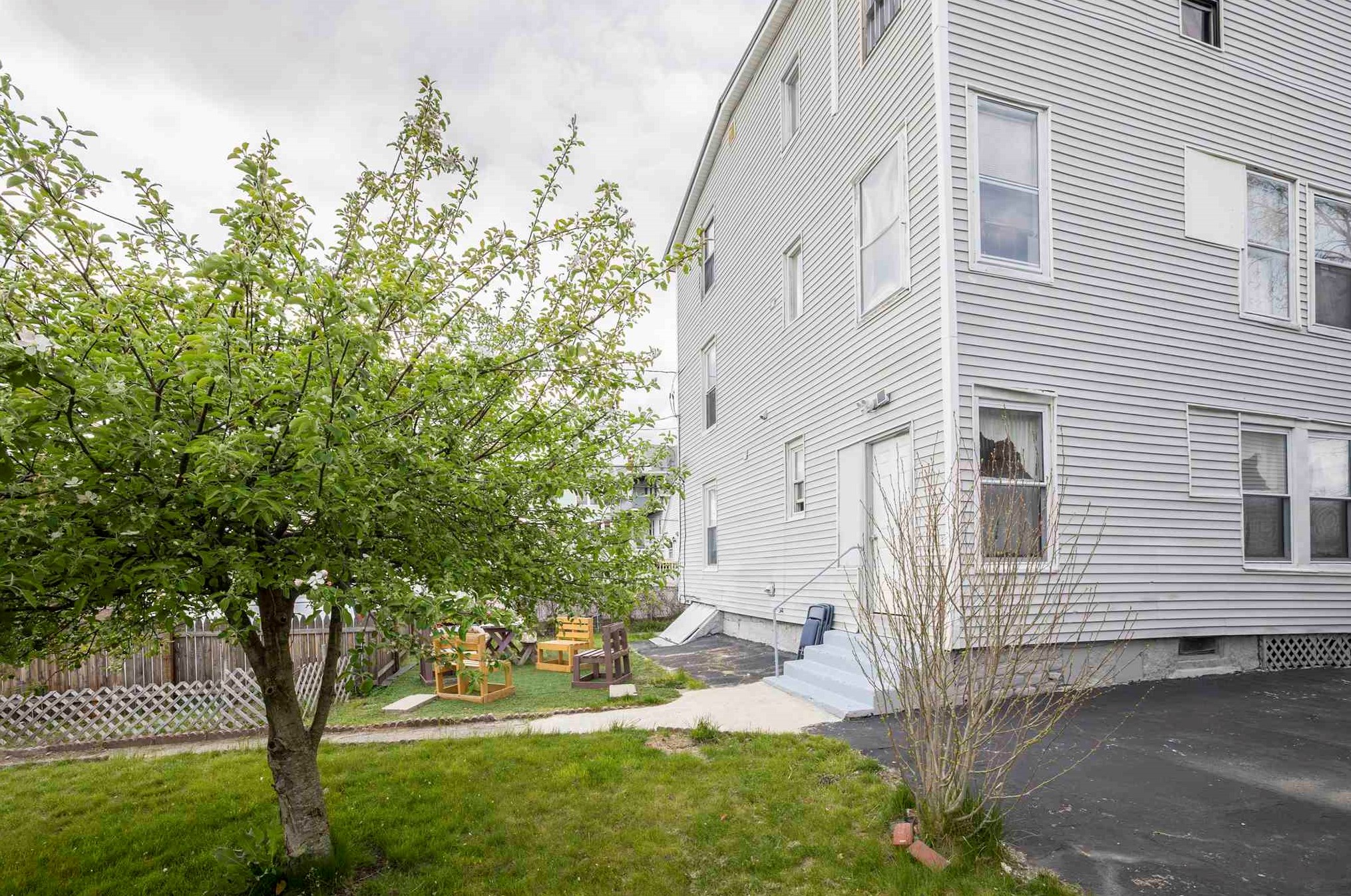 343 Auburn St, Manchester NH 03103-4805 exterior