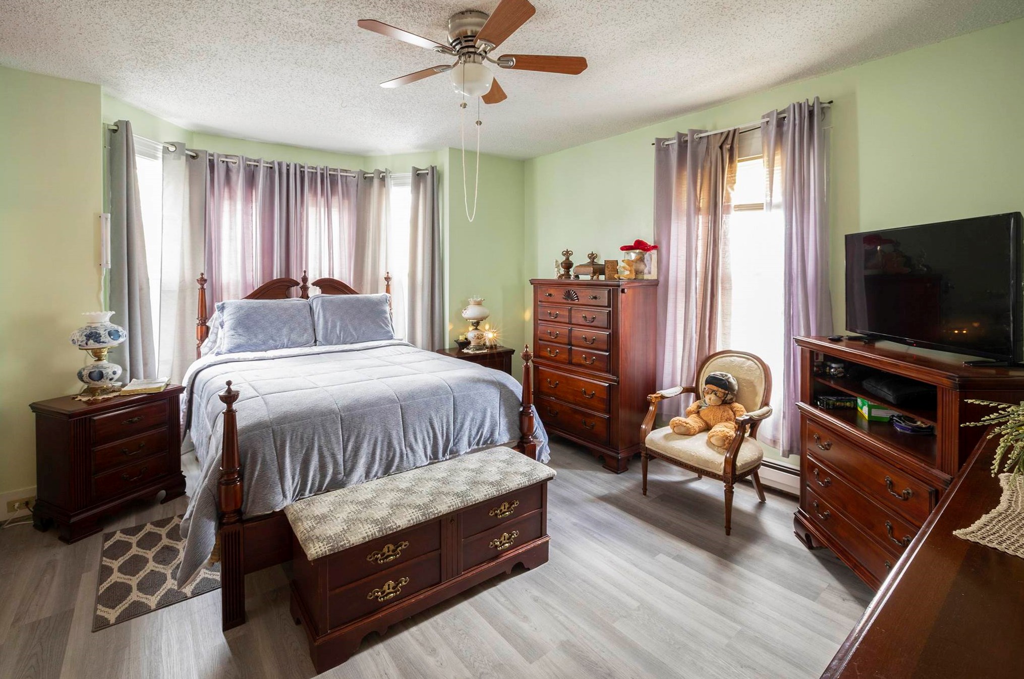 343 Auburn St, Manchester NH 03103-4805 exterior