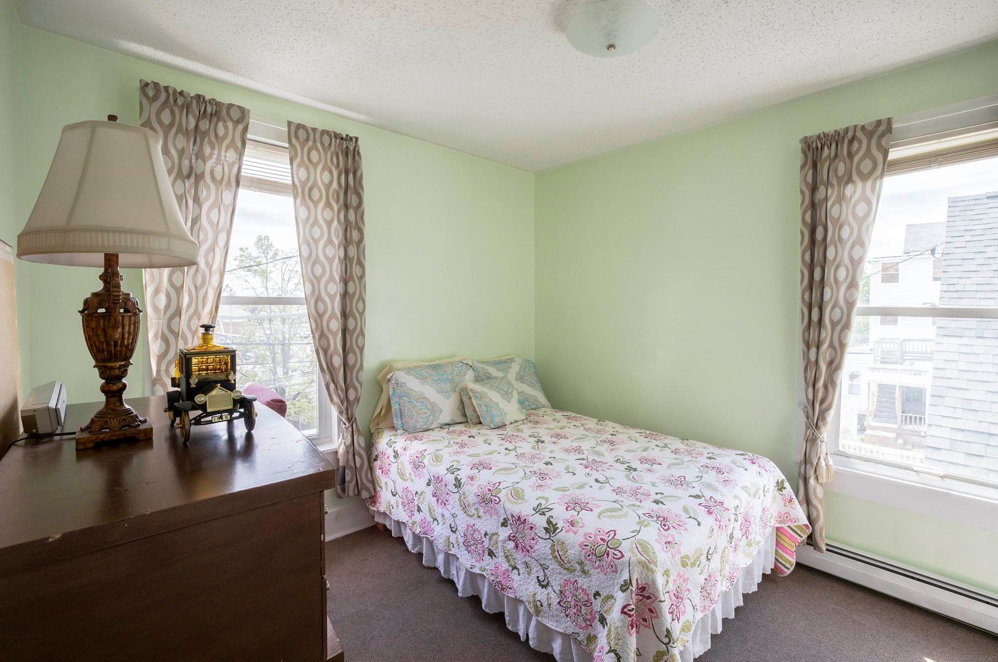 343 Auburn St, Manchester NH 03103-4805 exterior