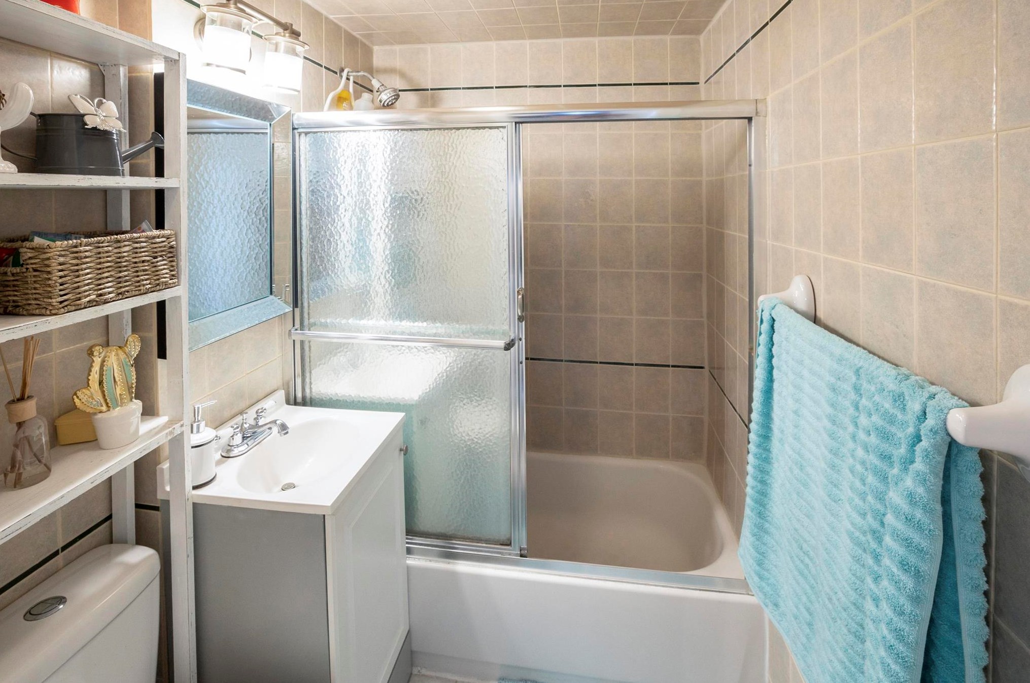 343 Auburn St, Manchester NH 03103-4805 exterior