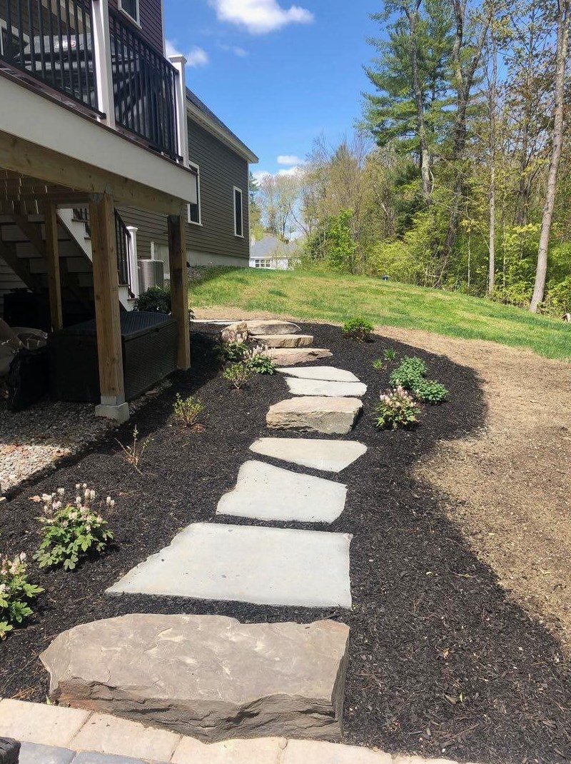 4 Heath Dr, Newfields NH  03856-4400 exterior