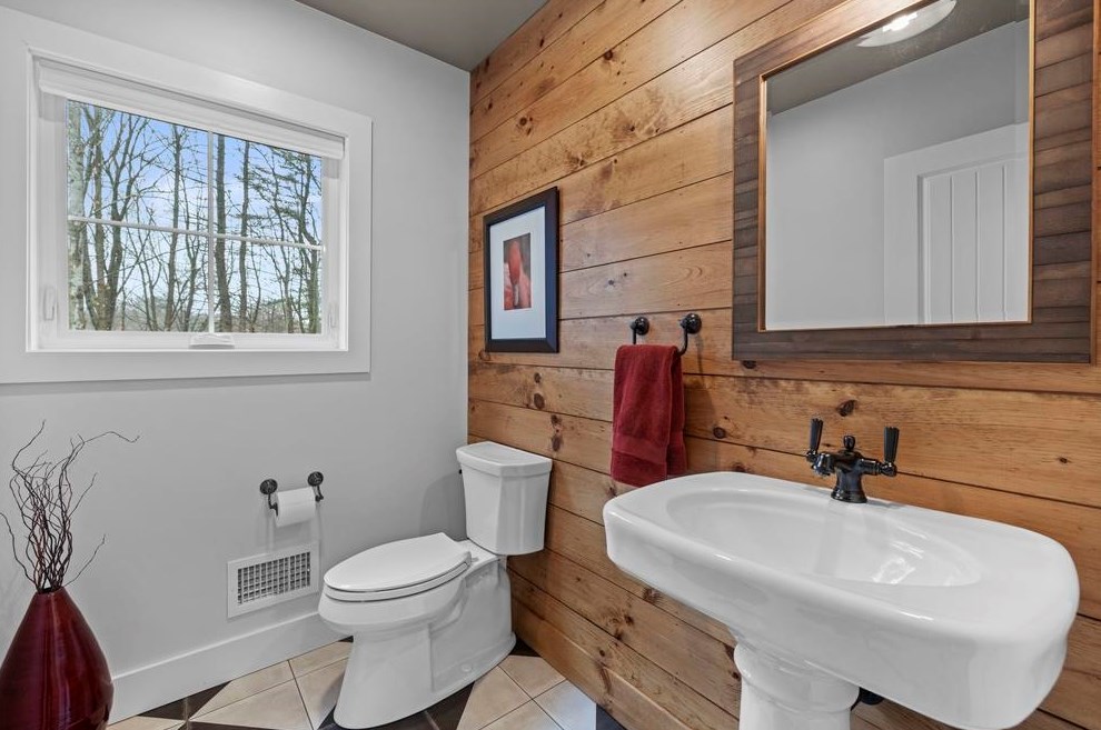 4 Heath Dr, Newfields NH  03856-4400 exterior