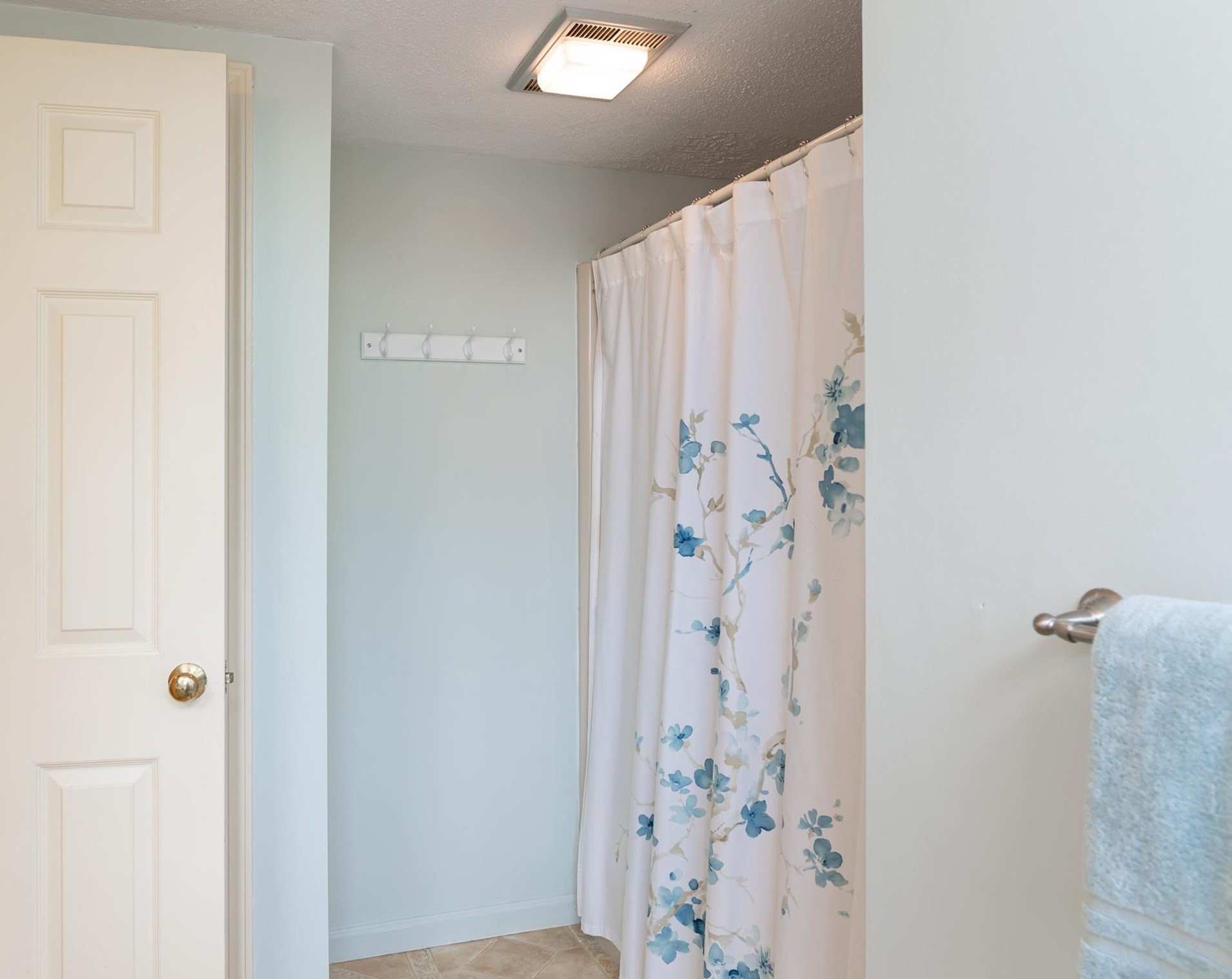 12 Wynridge Rd, Windham NH  03087-1658 exterior