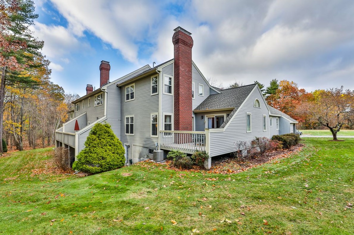 12 Wynridge Rd, Windham NH  03087-1658 exterior