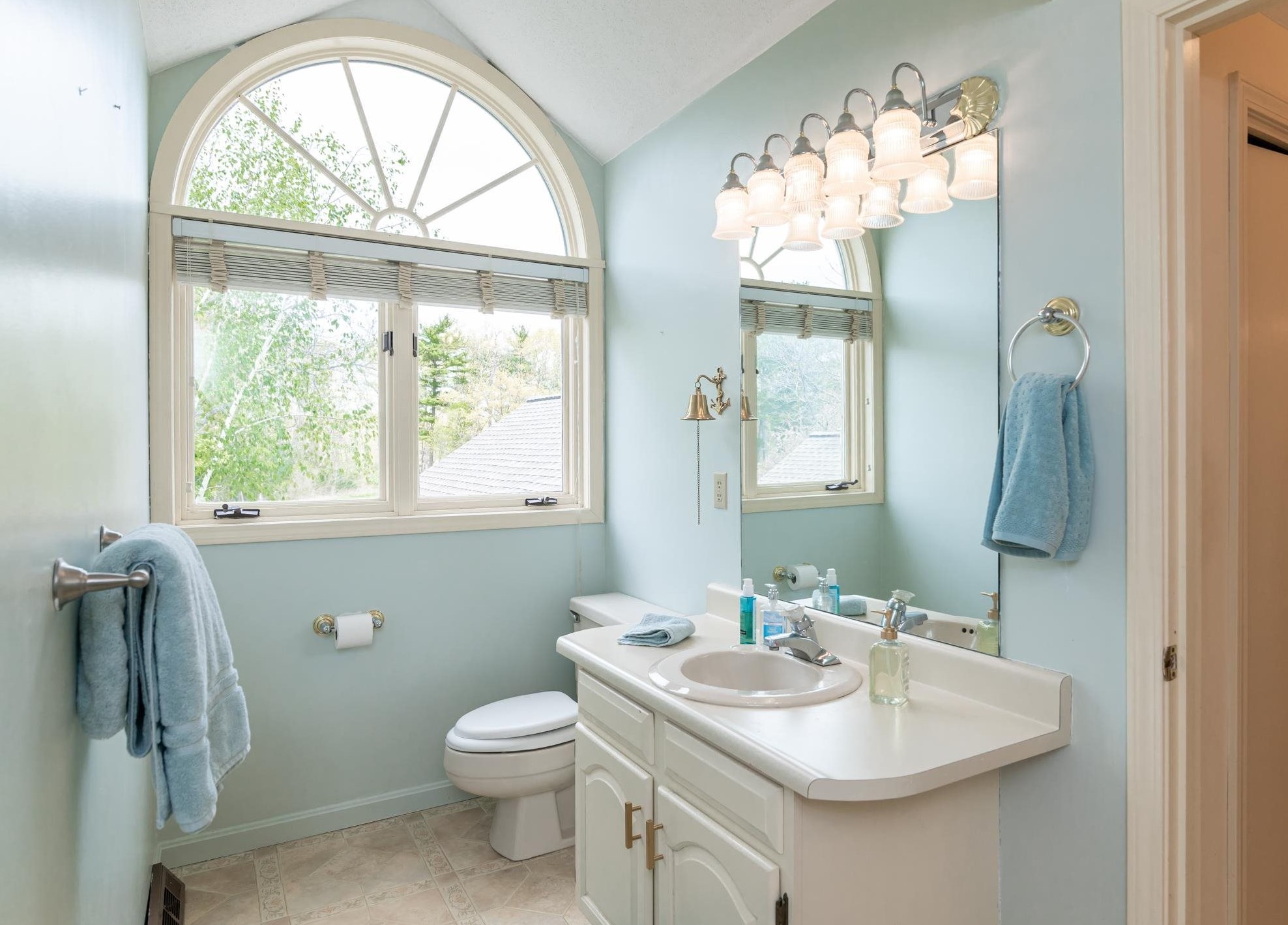 12 Wynridge Rd, Windham NH  03087-1658 exterior