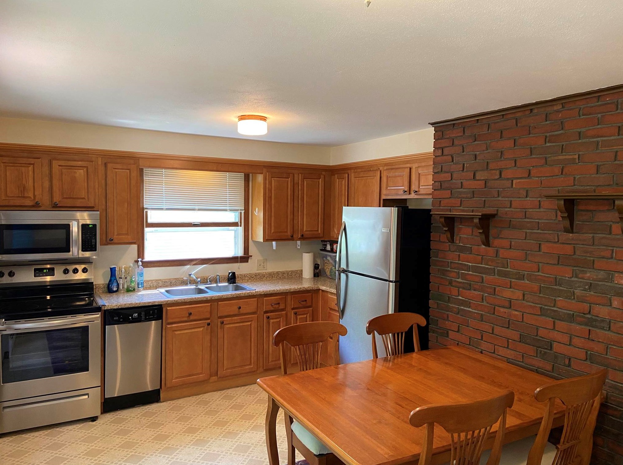 3 Holly Ln, Greenland NH  03840-2304 exterior