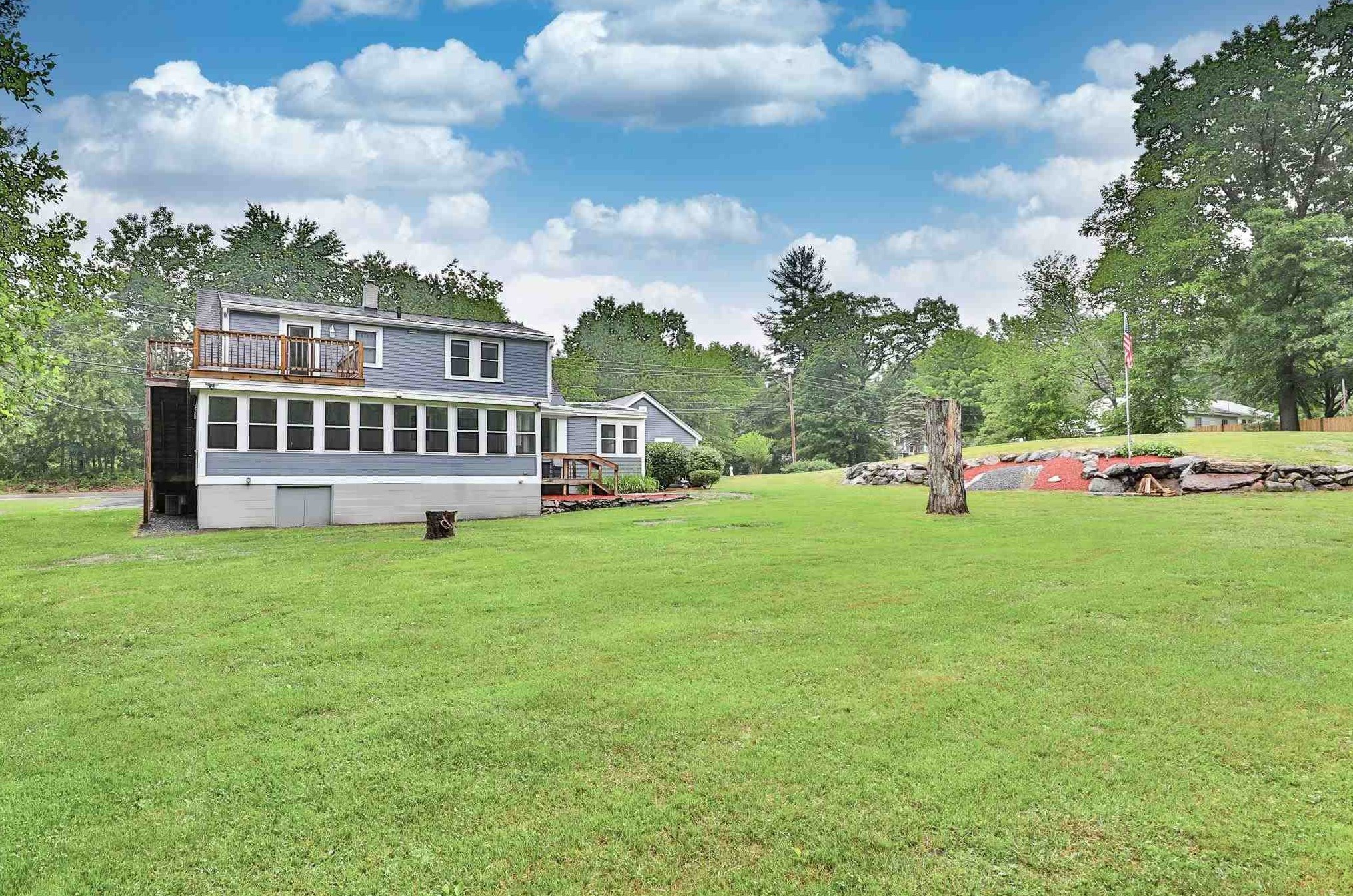 97 Old Nashua Rd, Londonderry, NH 03053