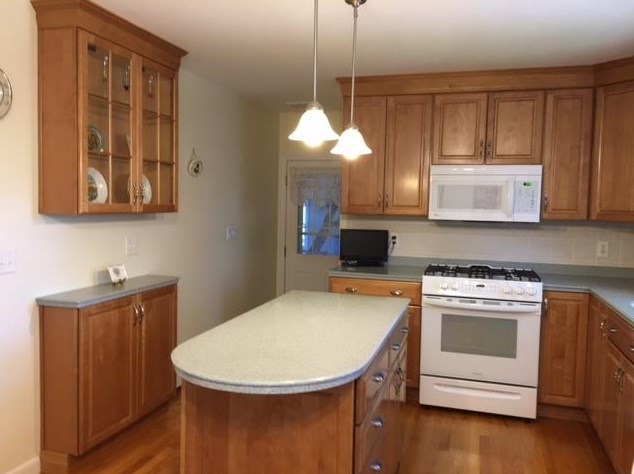 17 Iroquois, Nashua, NH 03063