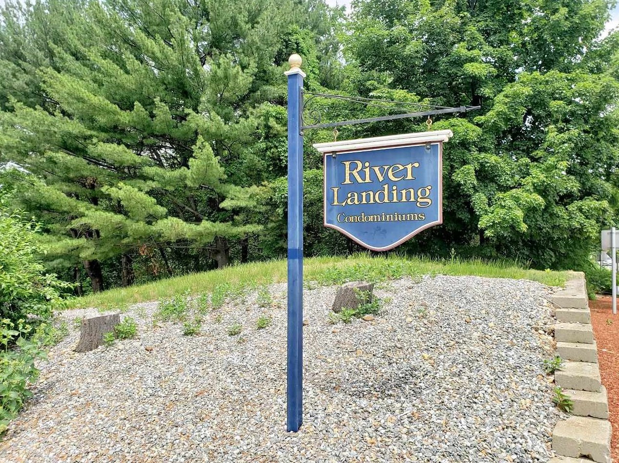 3020 Brown Ave, Manchester NH  03103-6946 exterior