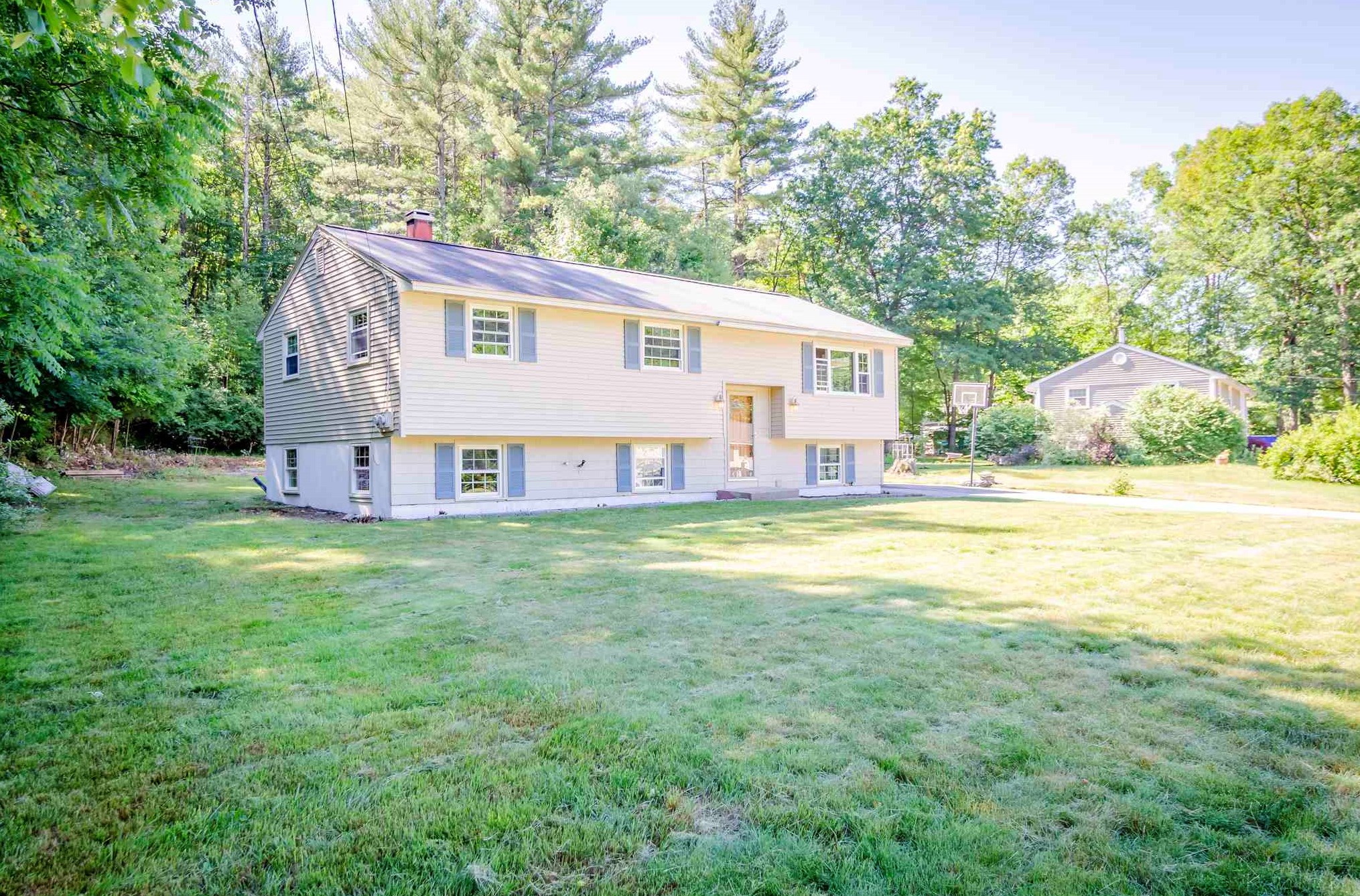 35 Waterville Dr, Merrimack NH  03054-2607 exterior