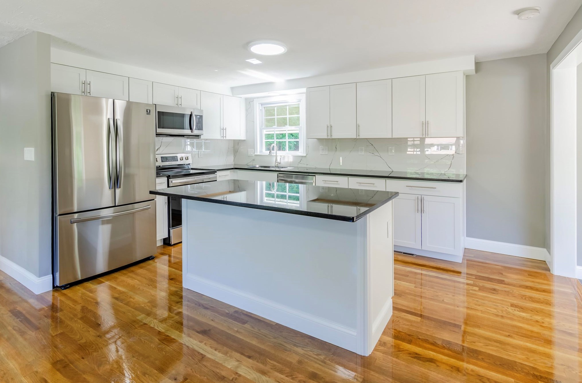 35 Waterville Dr, Merrimack NH  03054-2607 exterior