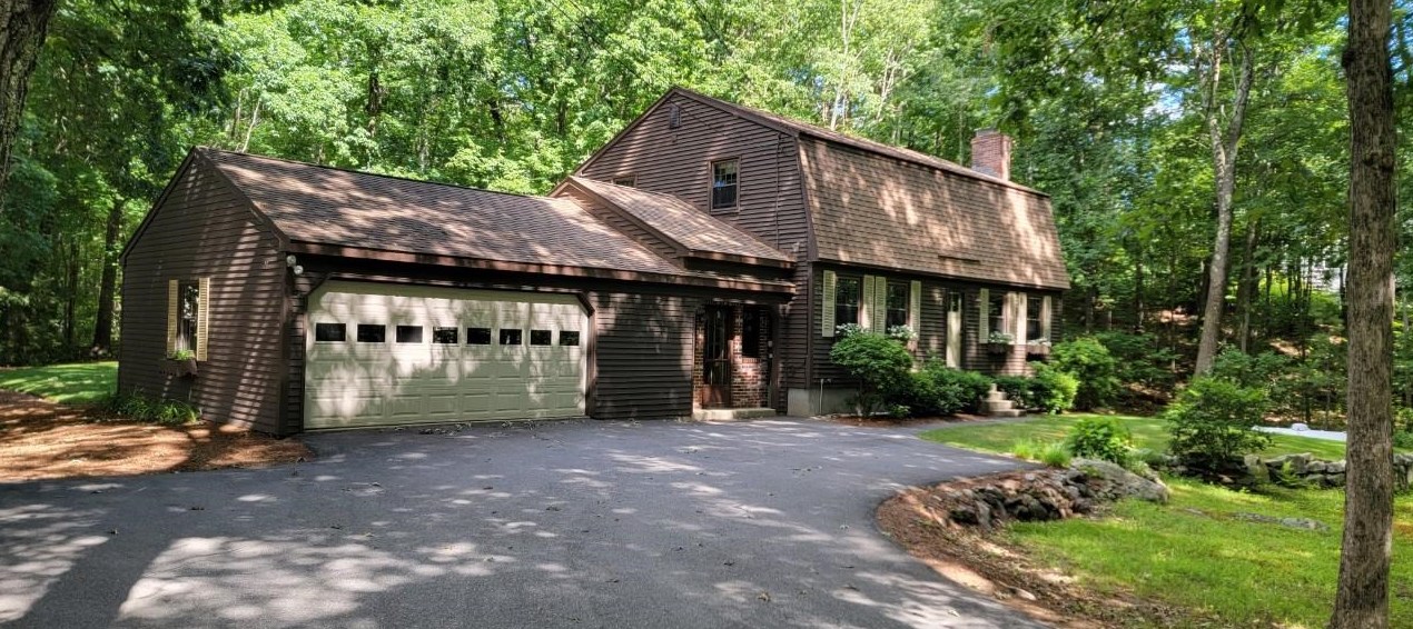 37 Heritage Cir, Hudson NH  03051-3427 exterior
