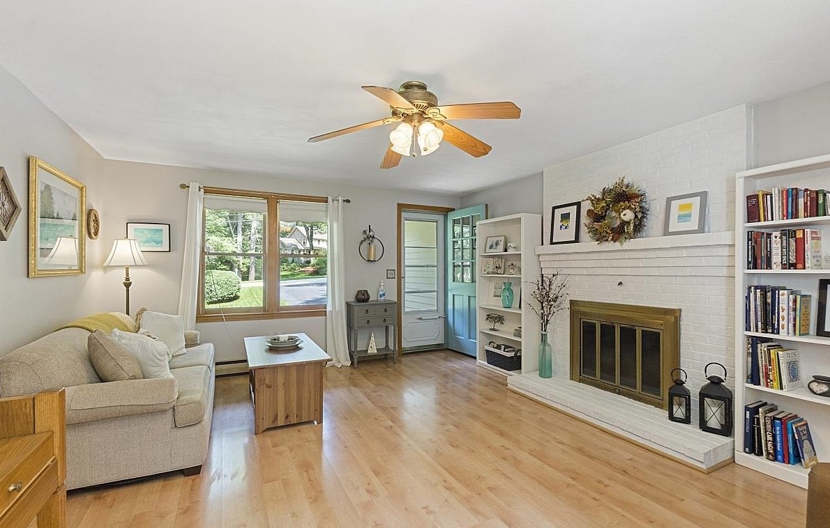 10 Anna Louise Dr, Hudson NH  03051-5401 exterior