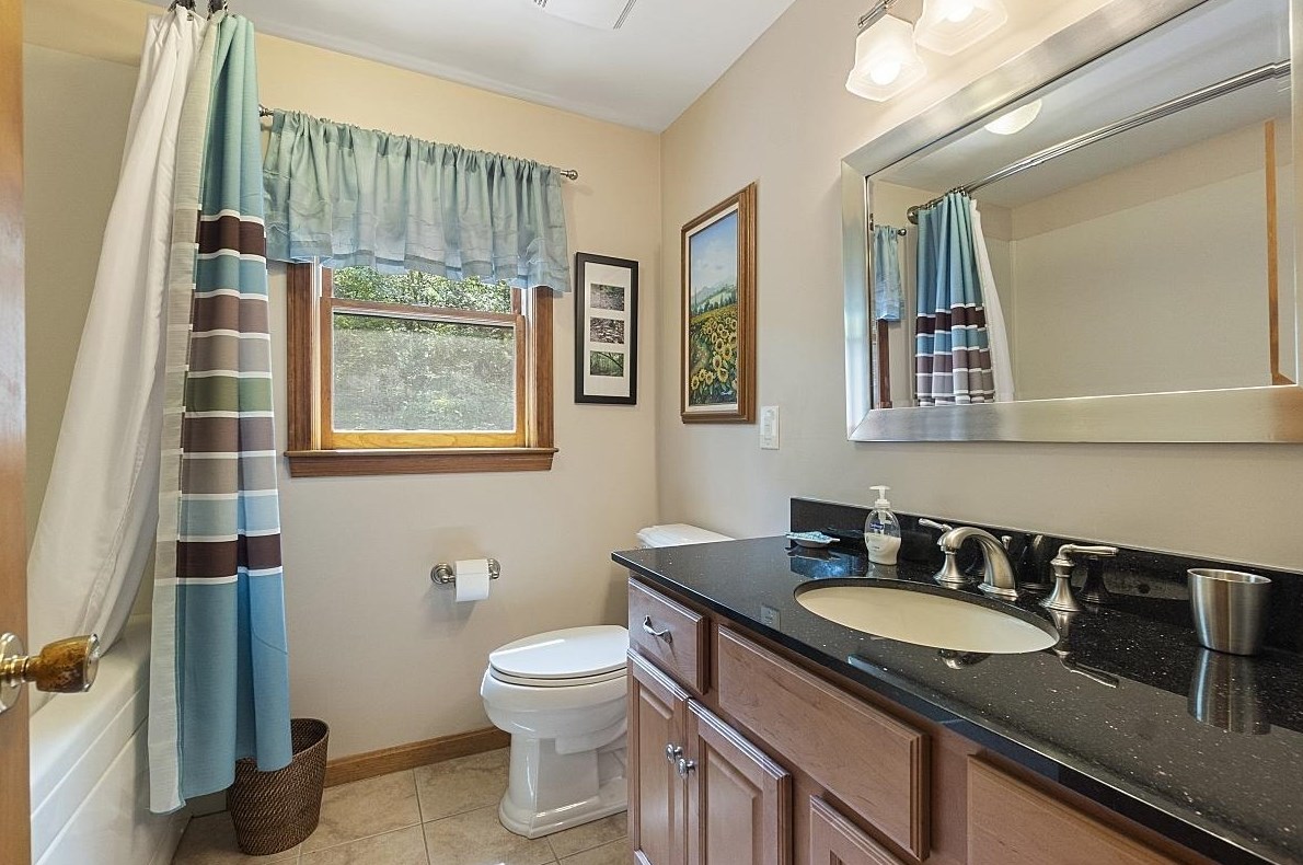 10 Anna Louise Dr, Hudson NH  03051-5401 exterior