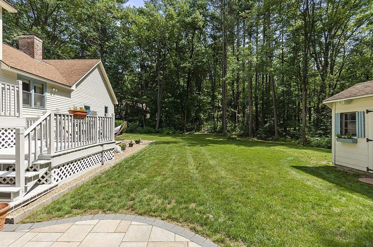 10 Anna Louise Dr, Hudson NH  03051-5401 exterior