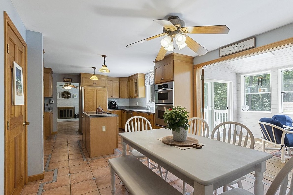 10 Anna Louise Dr, Hudson NH  03051-5401 exterior