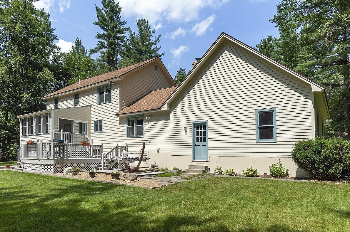 10 Anna Louise Dr, Hudson NH  03051-5401 exterior