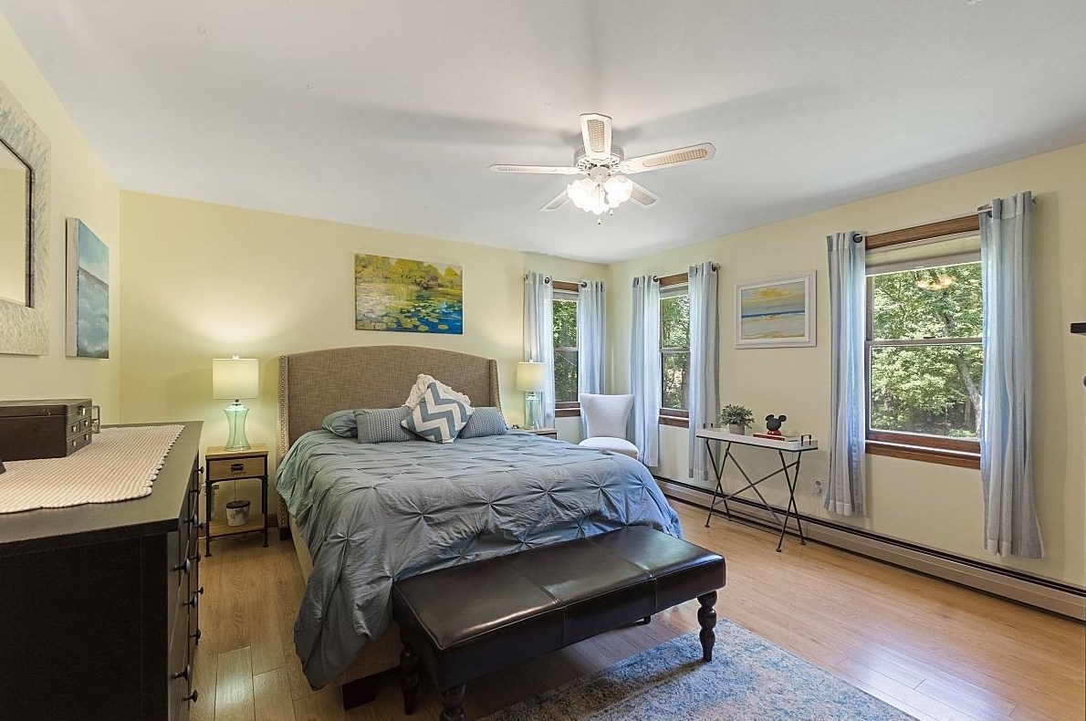 10 Anna Louise Dr, Hudson NH  03051-5401 exterior