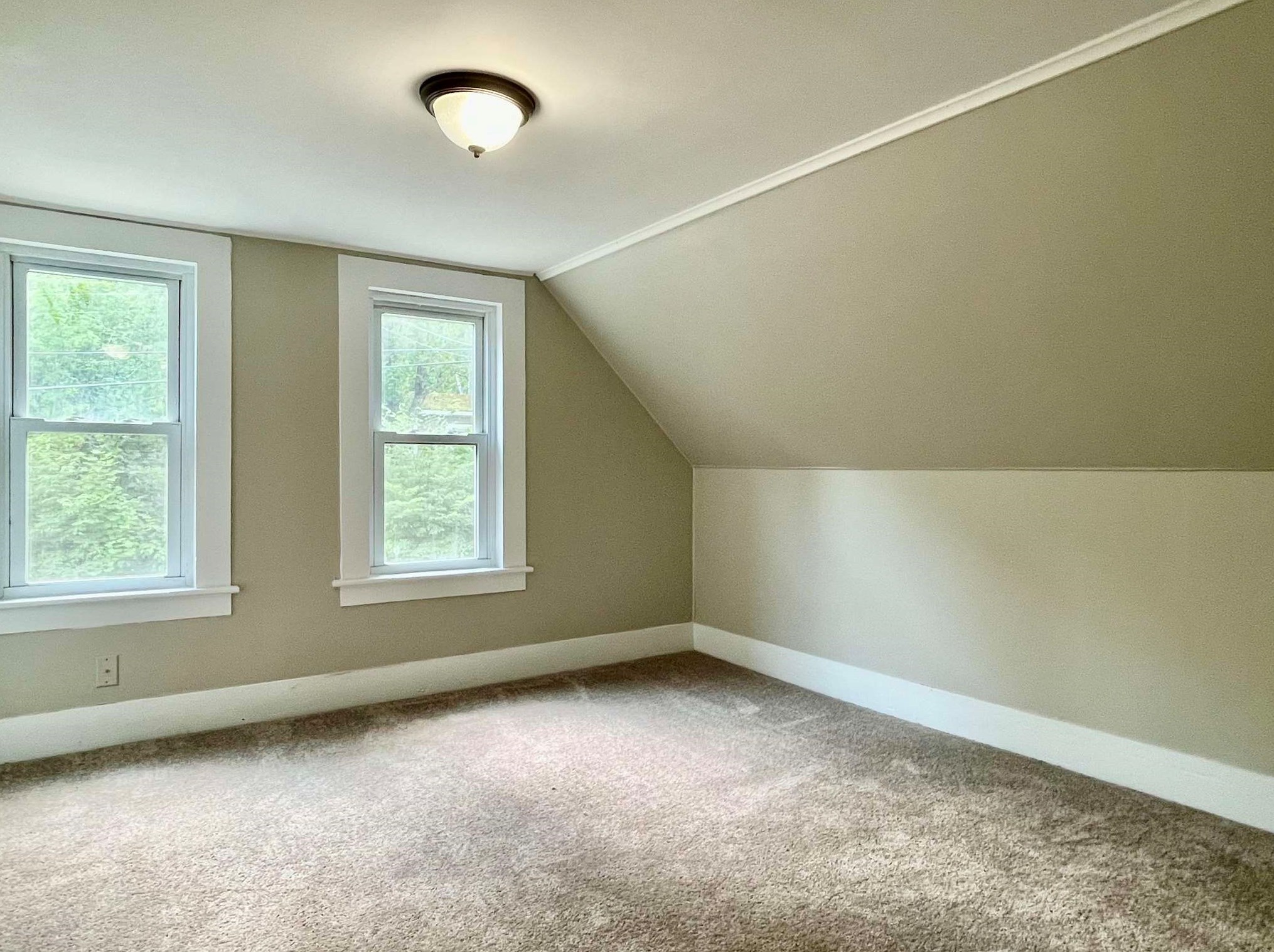 100 Forest Rd, Lyndeborough NH  03082-6207 exterior