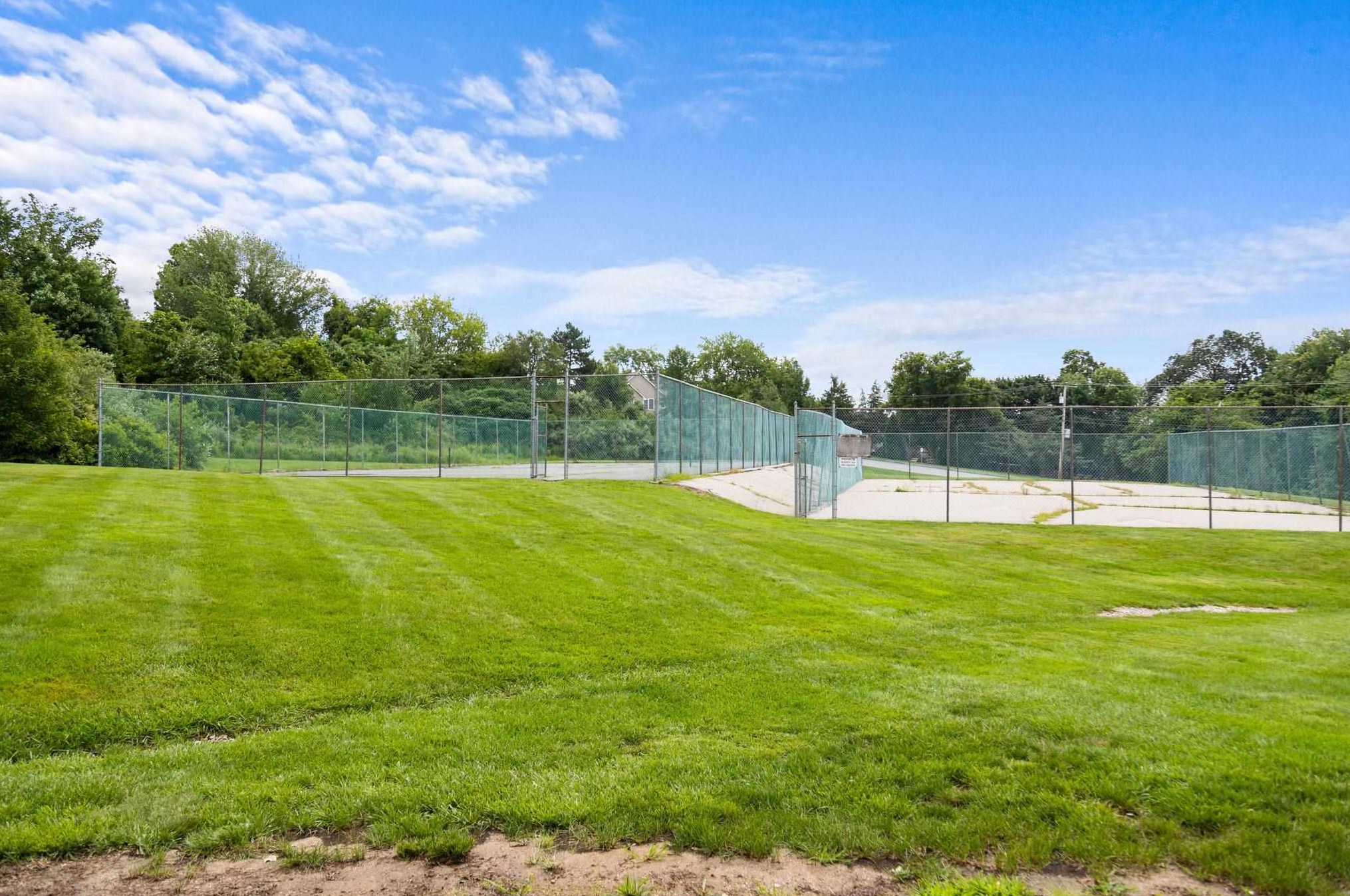 379 Huse Rd, Manchester NH 03103-3161 exterior