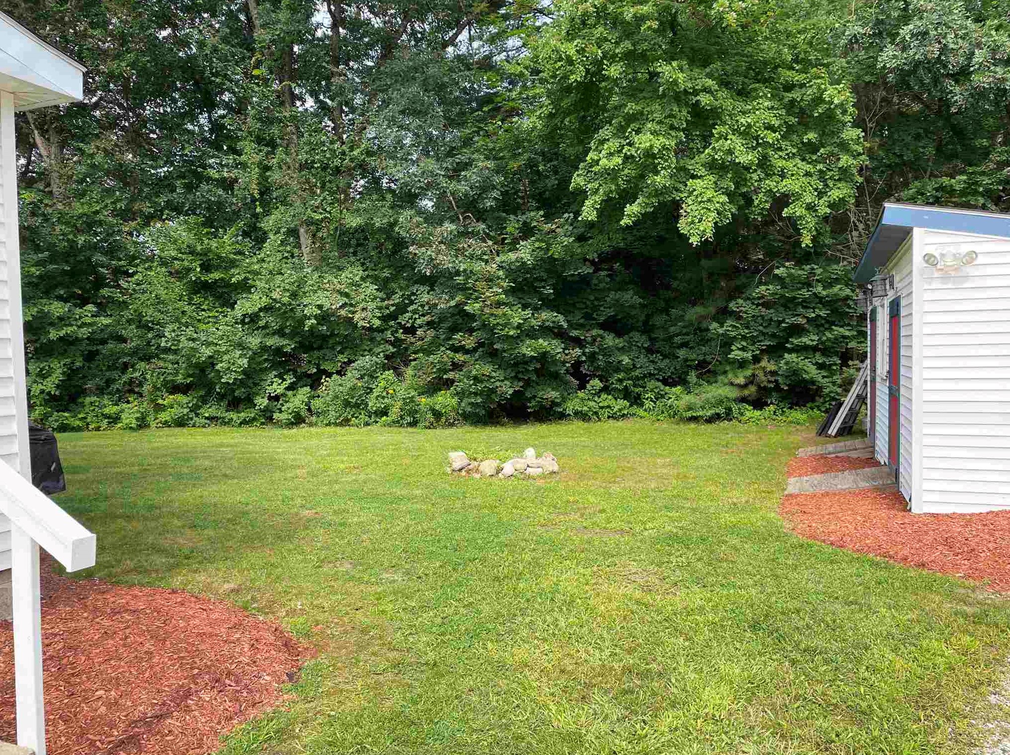 102 Highland St, Hudson NH  03051-3803 exterior