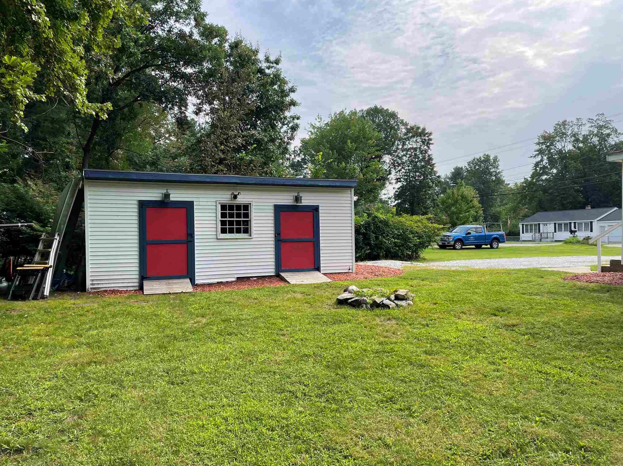 102 Highland St, Hudson NH  03051-3803 exterior