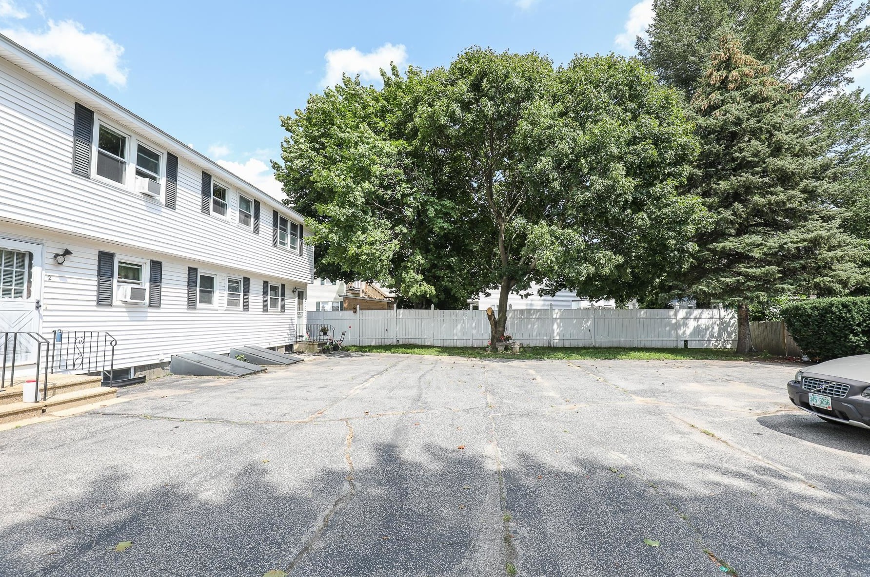 105 Baker St, Manchester NH  03103-6475 exterior