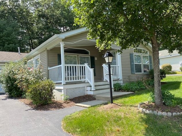 62 Victorian Way, Manchester NH  03104-5789 exterior