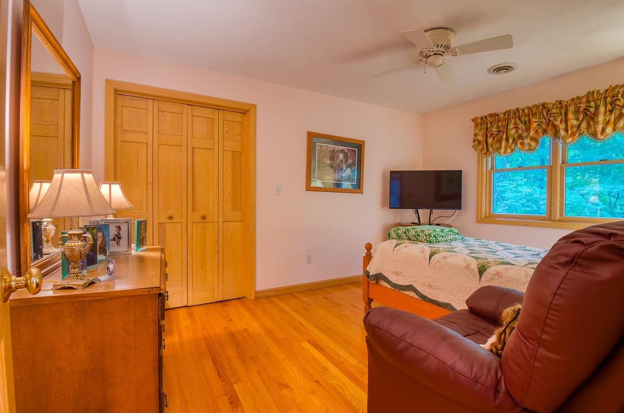 16 Baas Dr, Wolfeboro NH  03894-4006 exterior