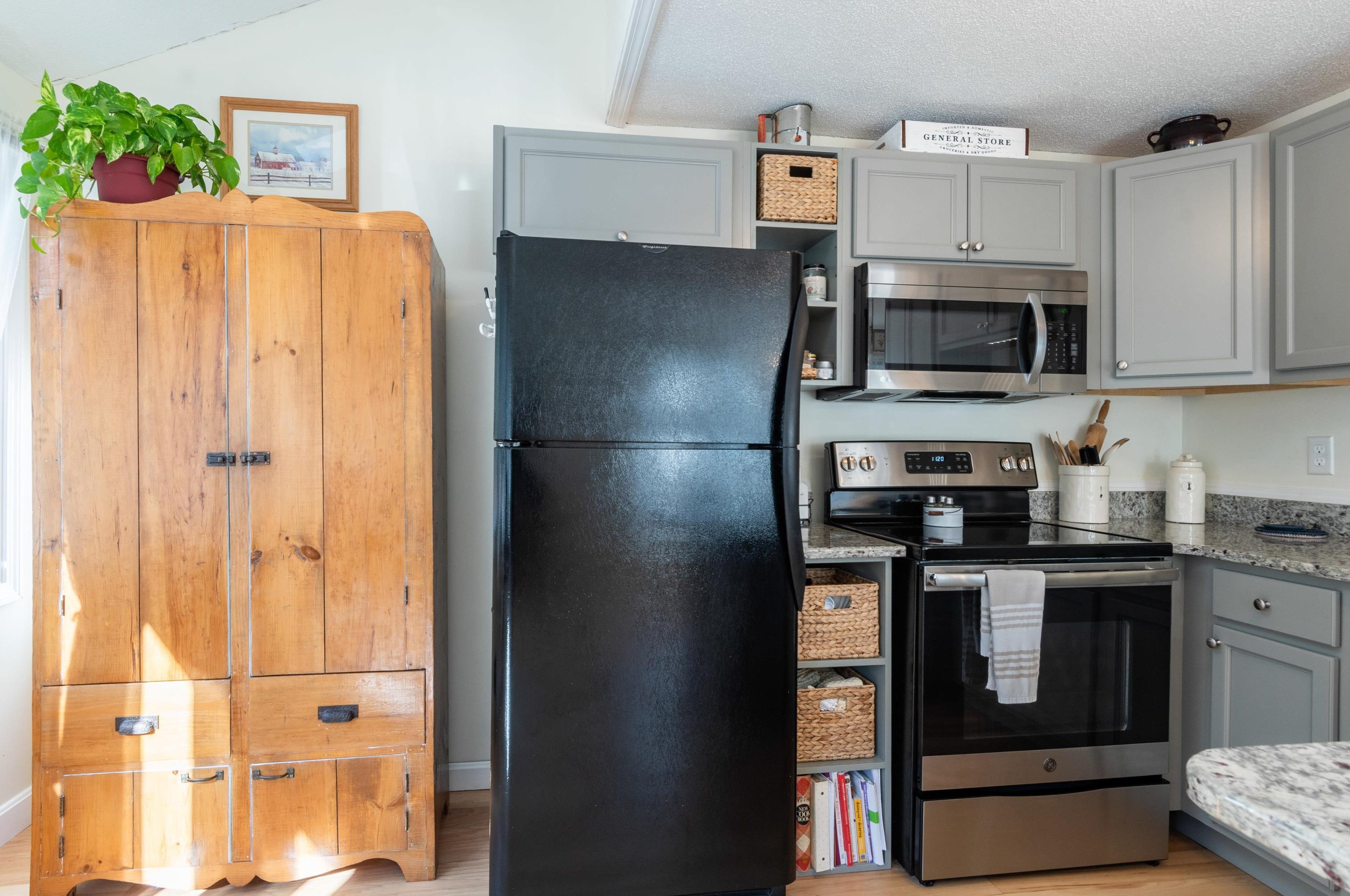 81 Sentry Way, Merrimack NH 03054-4409 exterior