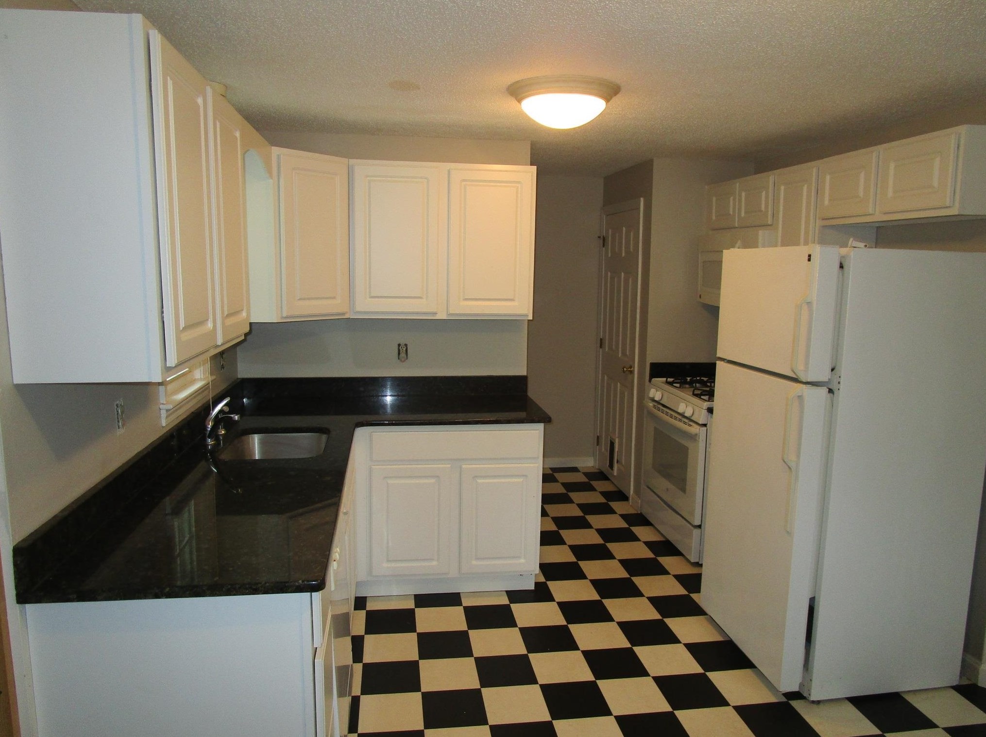 7 Patten Rd, Merrimack NH 03054-3010 exterior