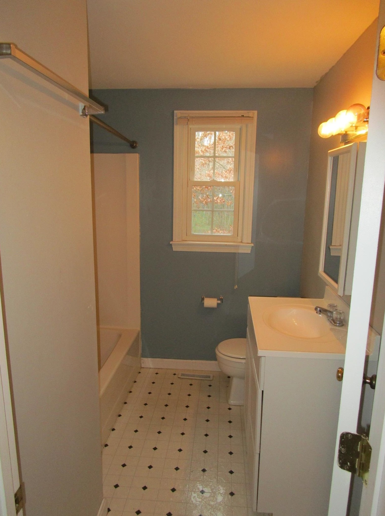 7 Patten Rd, Merrimack NH 03054-3010 exterior