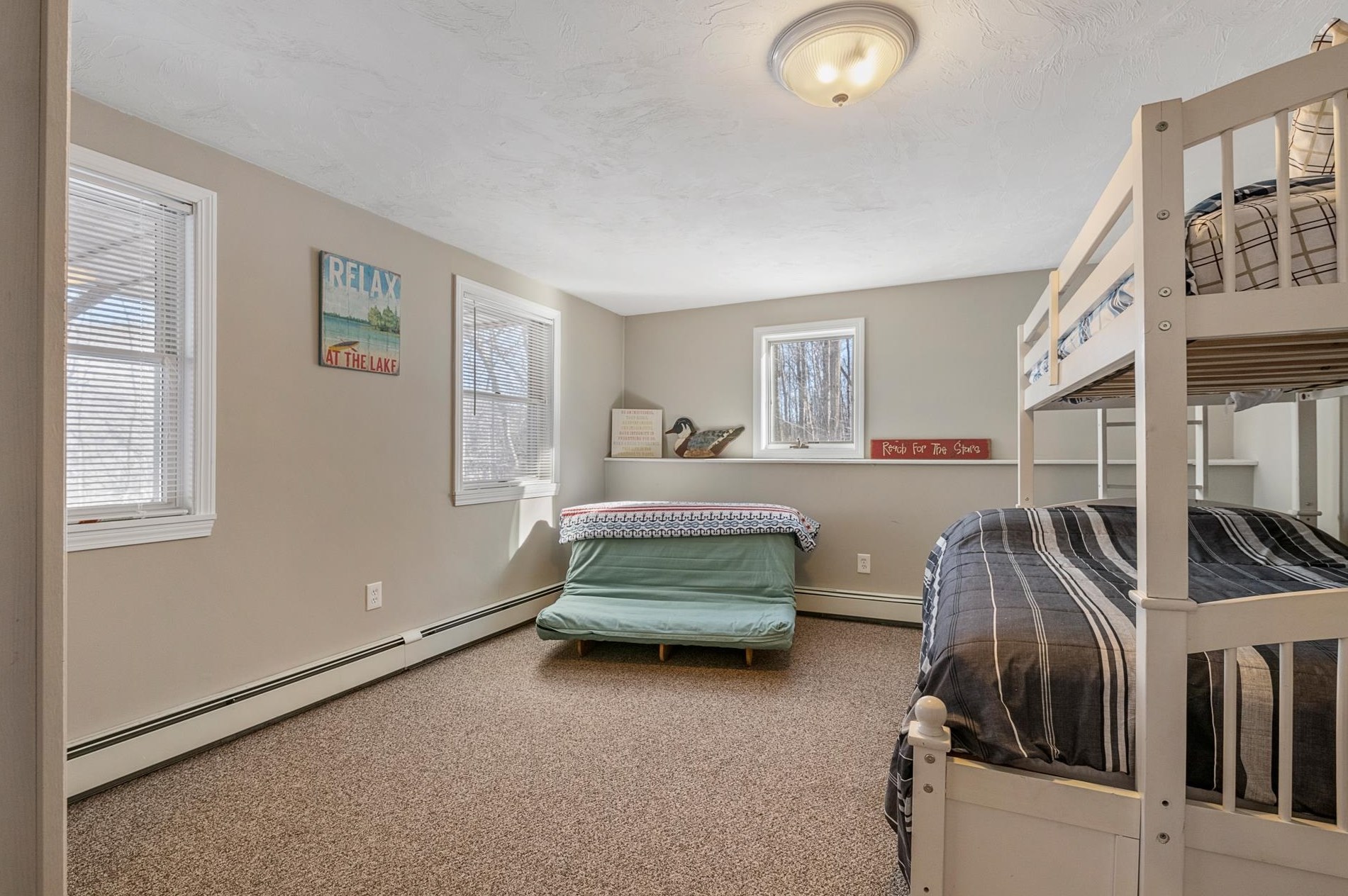 34 Hilltop Dr, Newbury NH 03255-5612 exterior