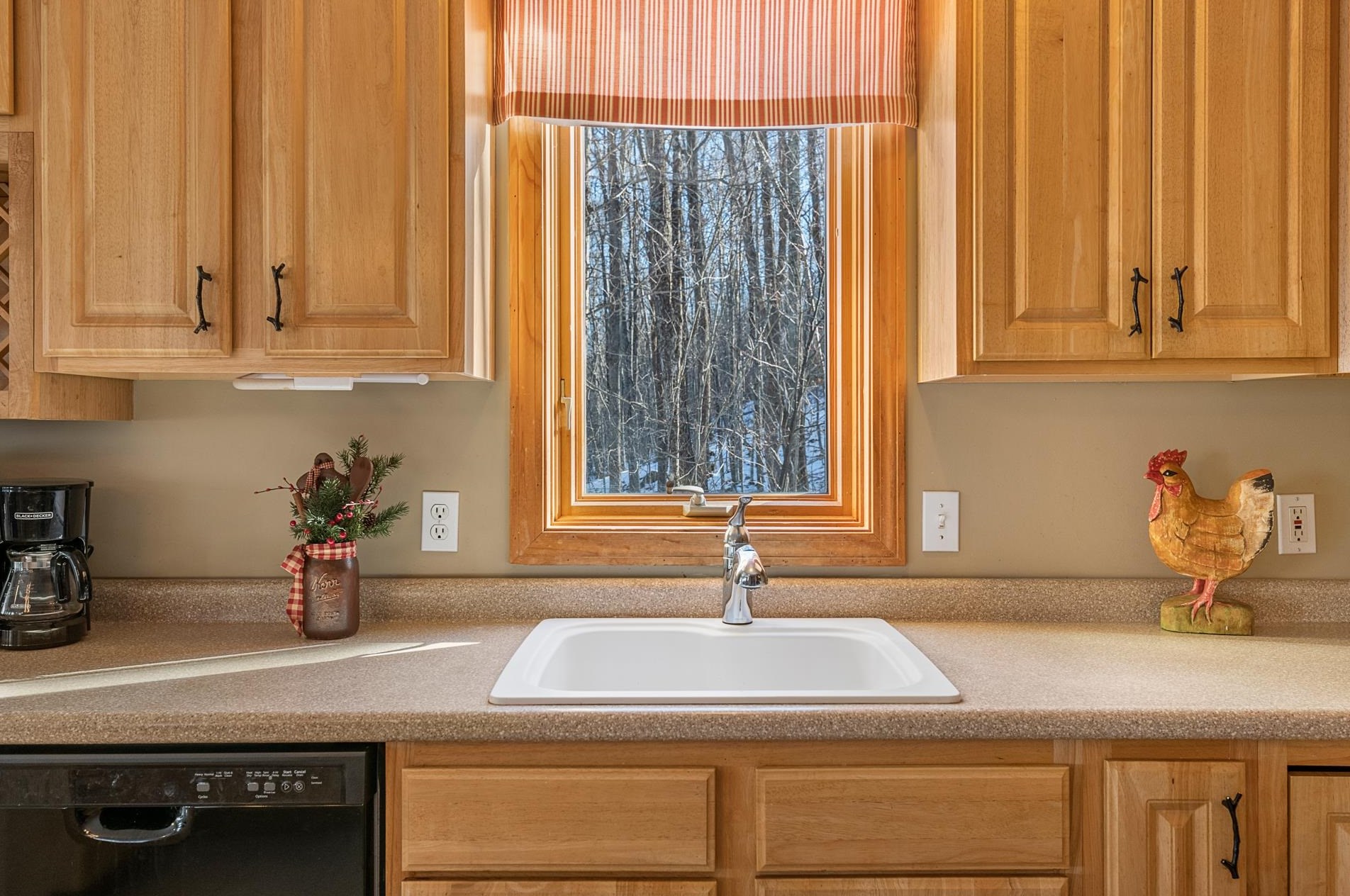 34 Hilltop Dr, Newbury NH 03255-5612 exterior