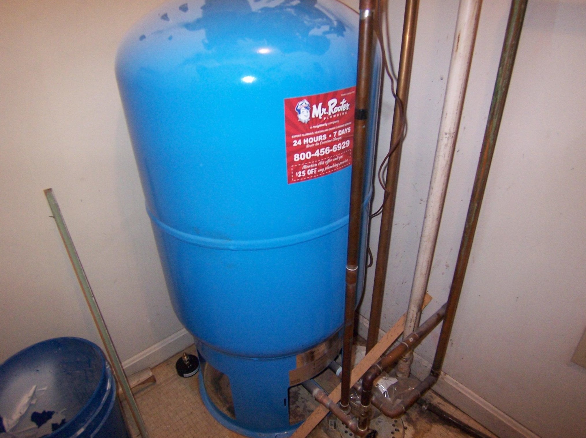 2 Maple Ridge Dr, Merrimack NH 03054-7200 exterior