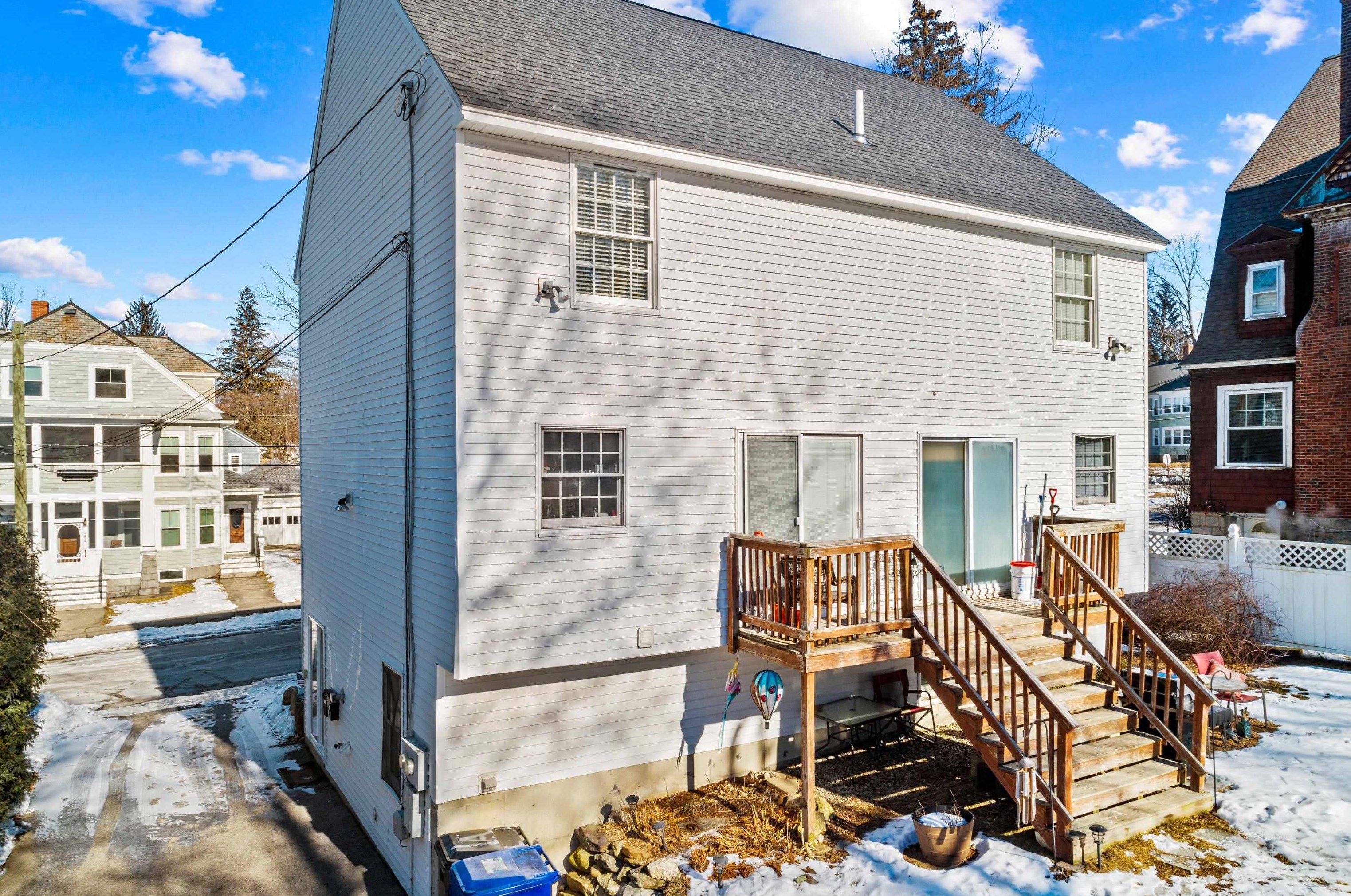 301 Myrtle St, Manchester NH  03104-4318 exterior