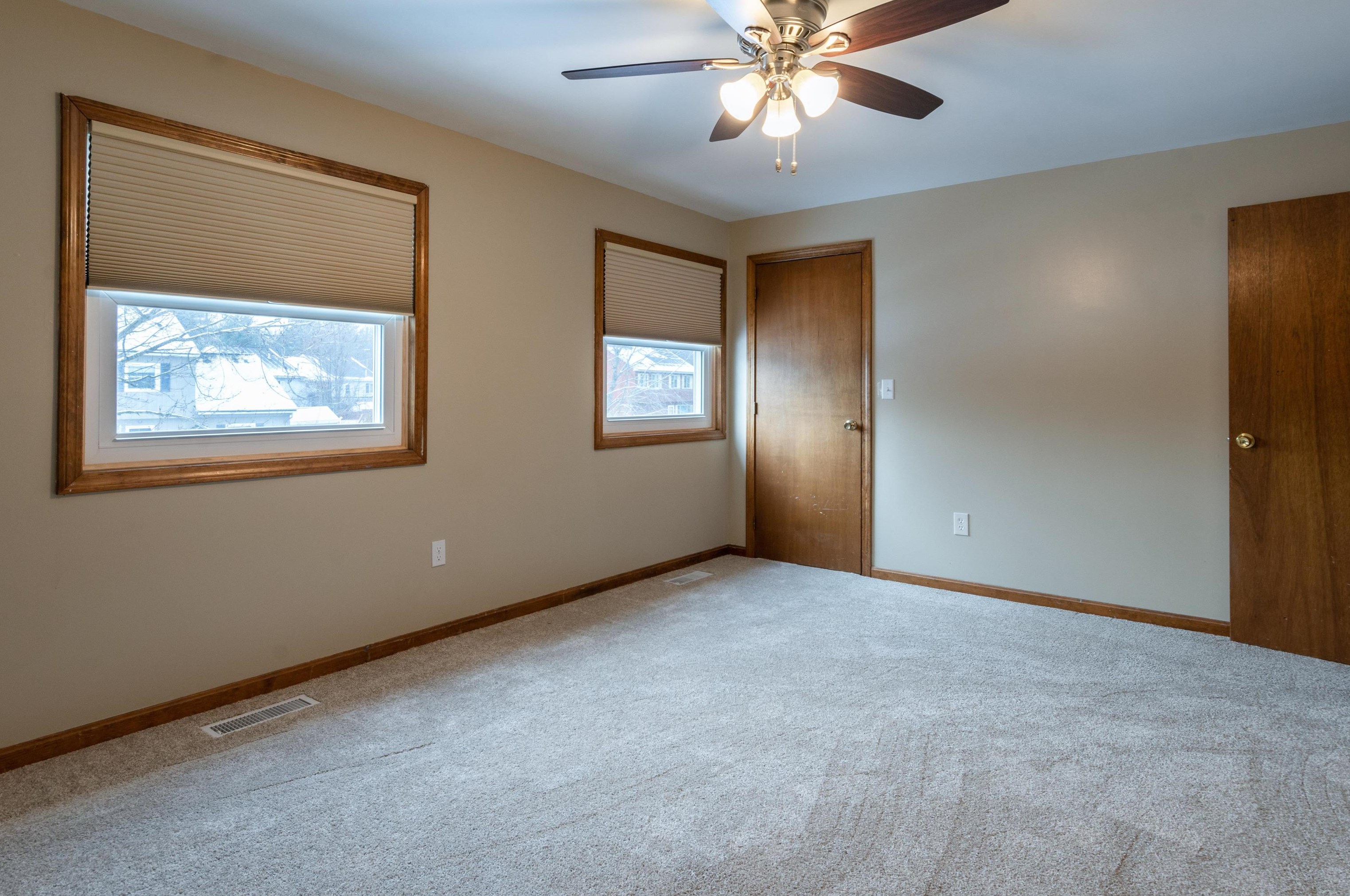 1 Nichols Ln, Merrimack NH  03054-2862 exterior