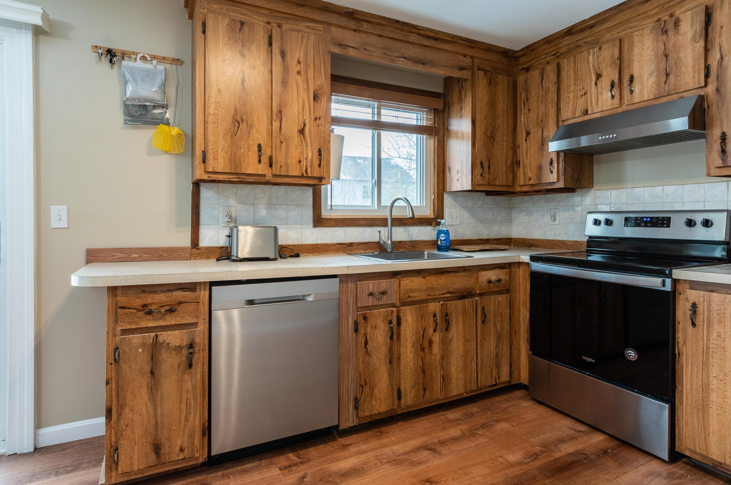 1 Nichols Ln, Merrimack NH  03054-2862 exterior