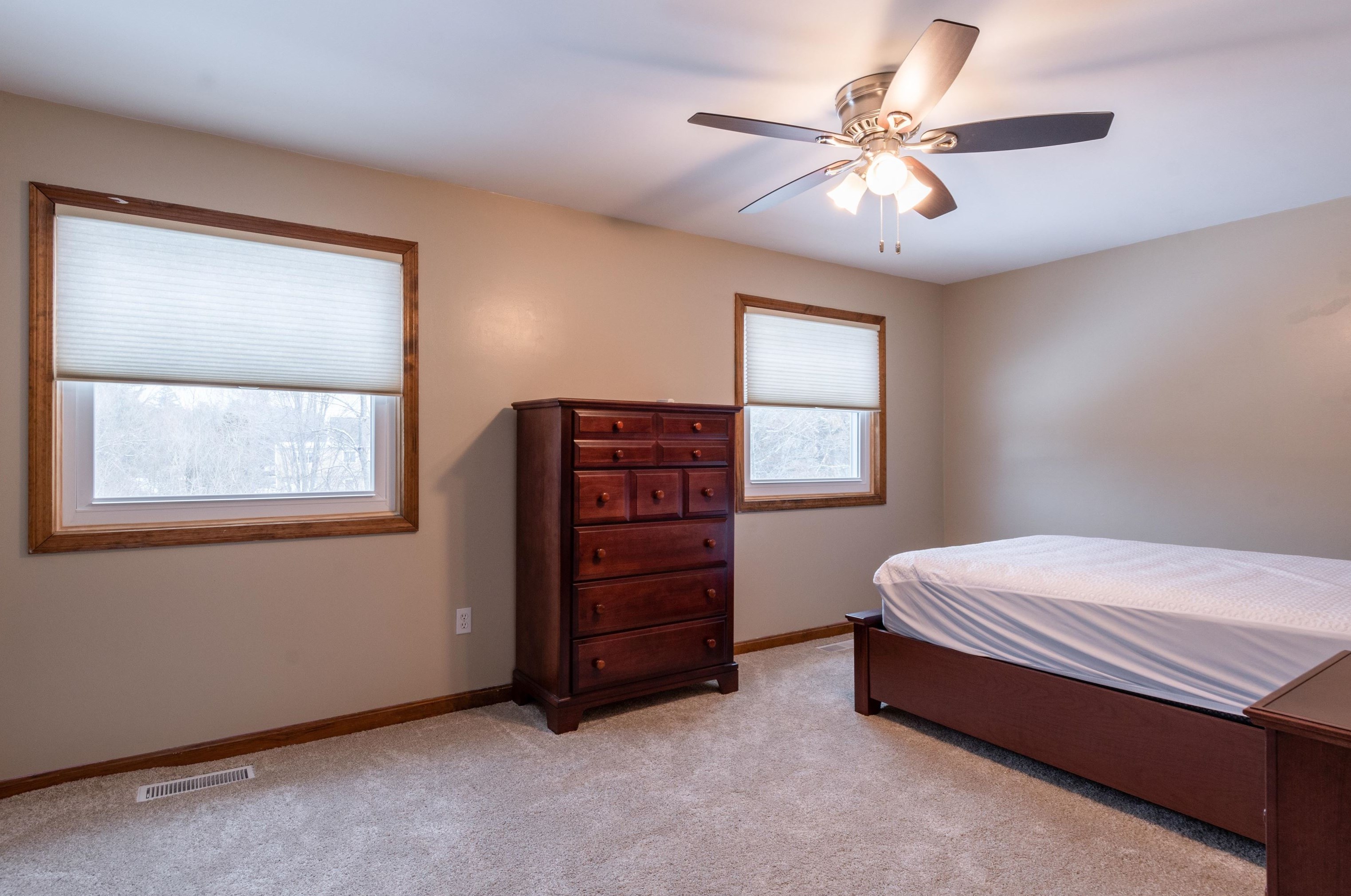 1 Nichols Ln, Merrimack NH  03054-2862 exterior