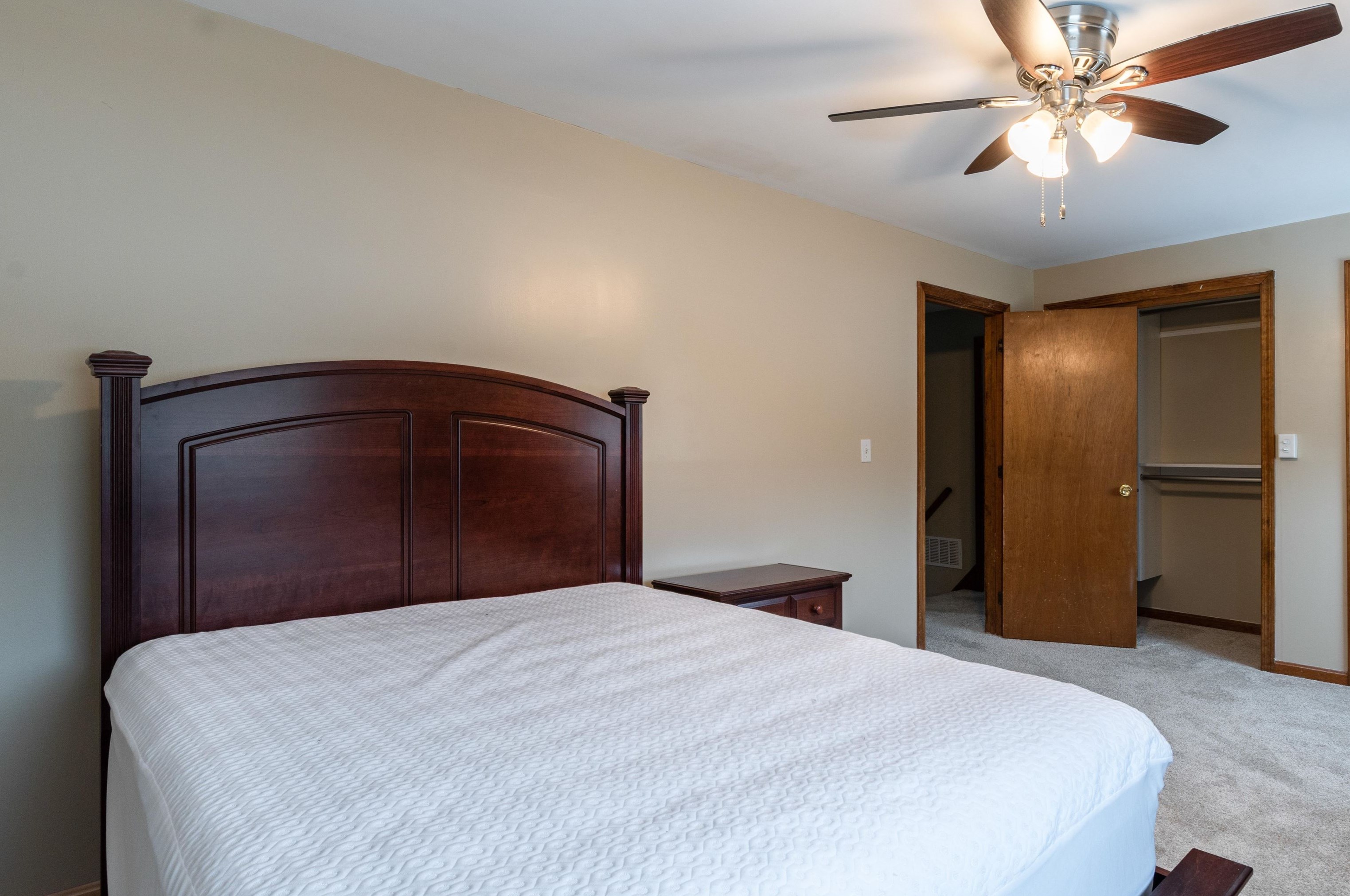 1 Nichols Ln, Merrimack NH  03054-2862 exterior