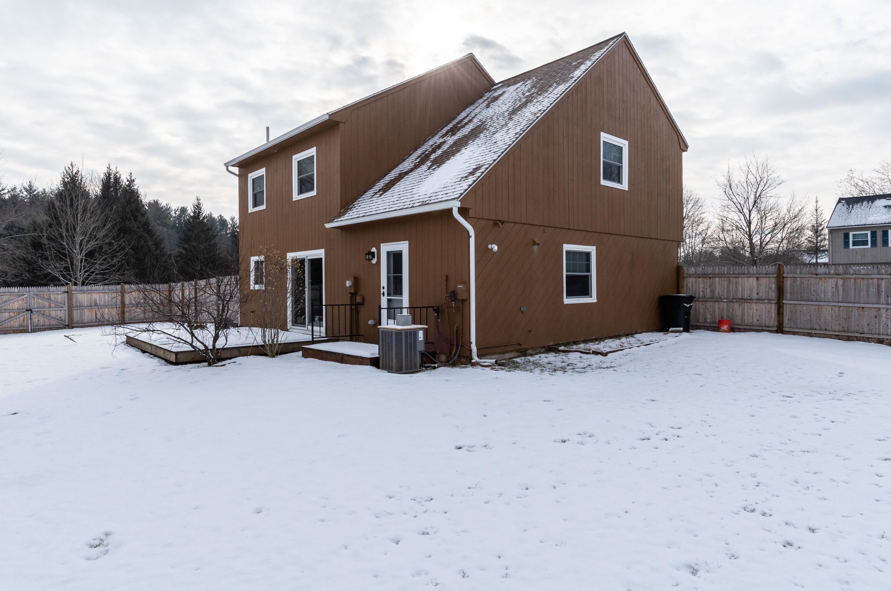 1 Nichols Ln, Merrimack NH  03054-2862 exterior