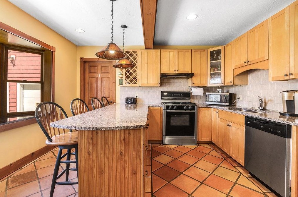 102 Woodland Ave, Laconia, NH 03249