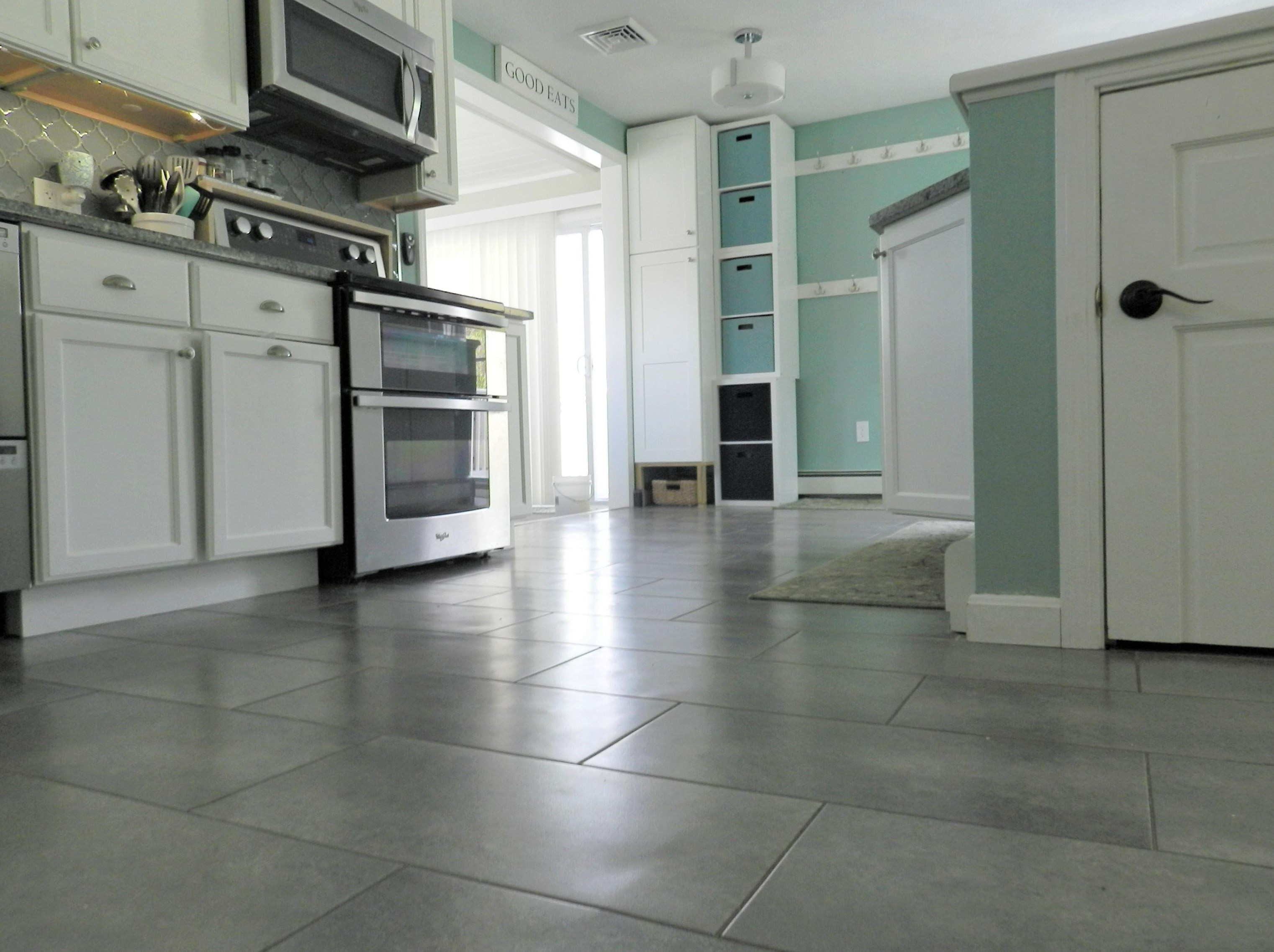 2 Heather St, Manchester NH 03104-2042 exterior