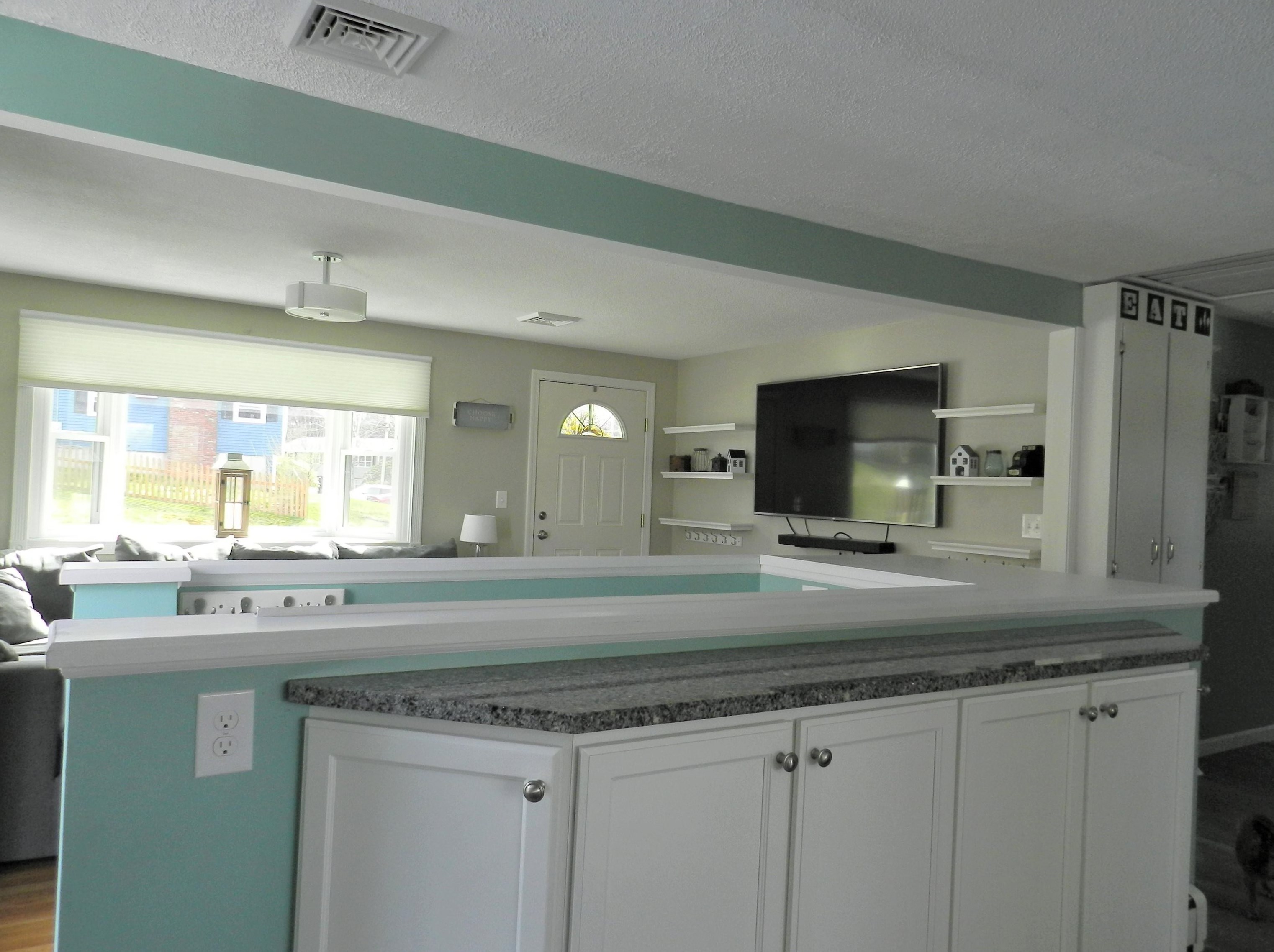 2 Heather St, Manchester NH 03104-2042 exterior