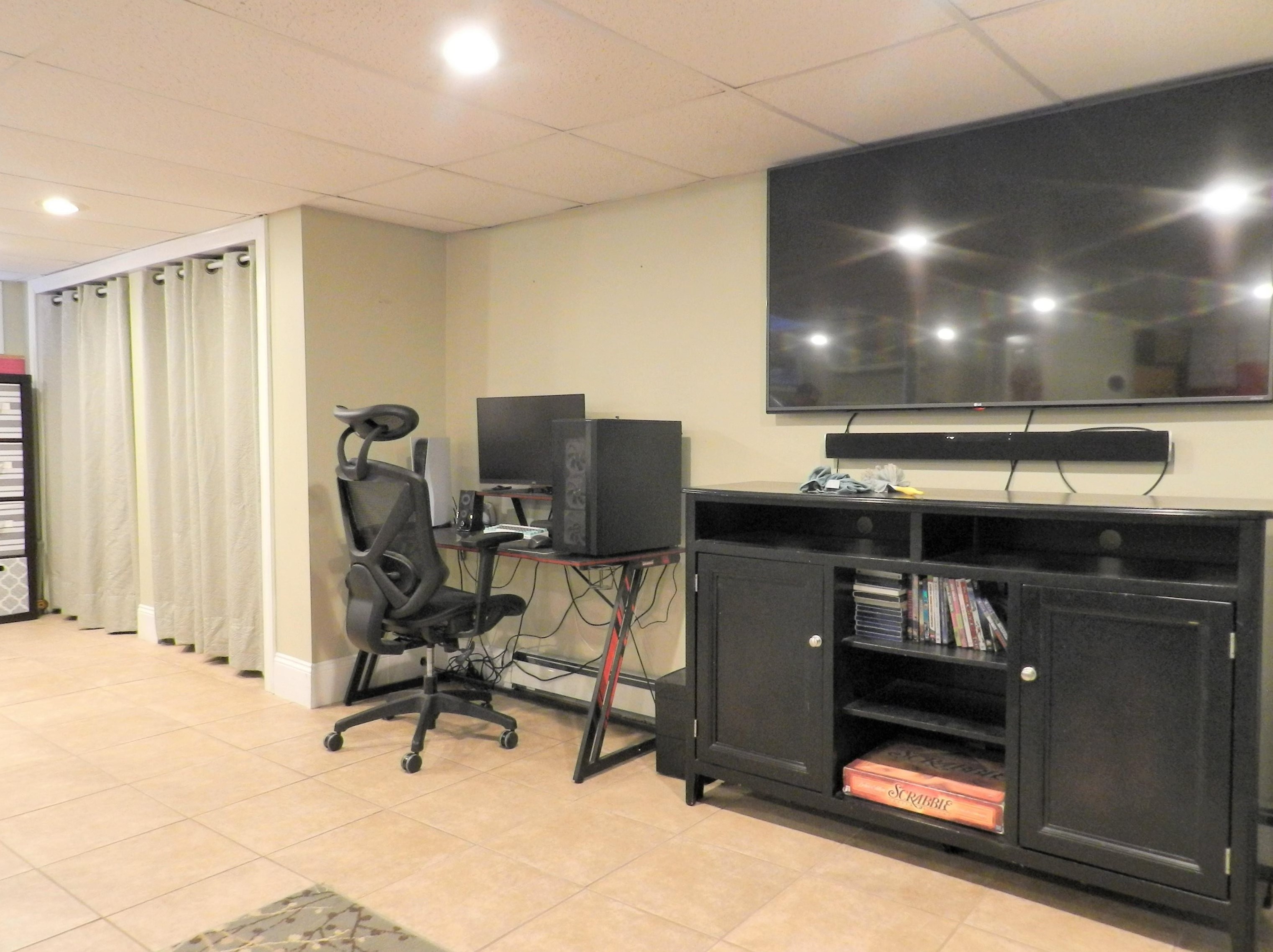 2 Heather St, Manchester NH 03104-2042 exterior